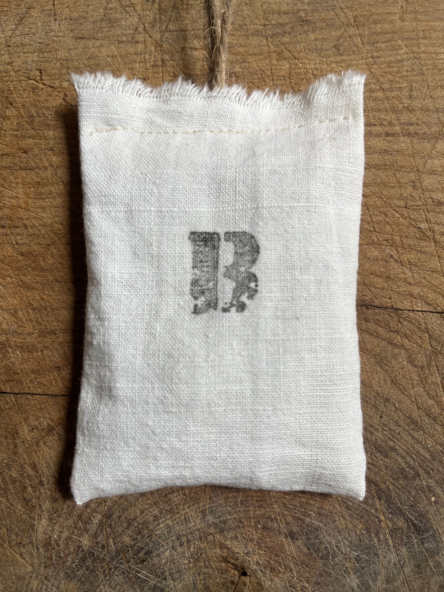 Monogramm Lavendelkissen aus Bauernleinen