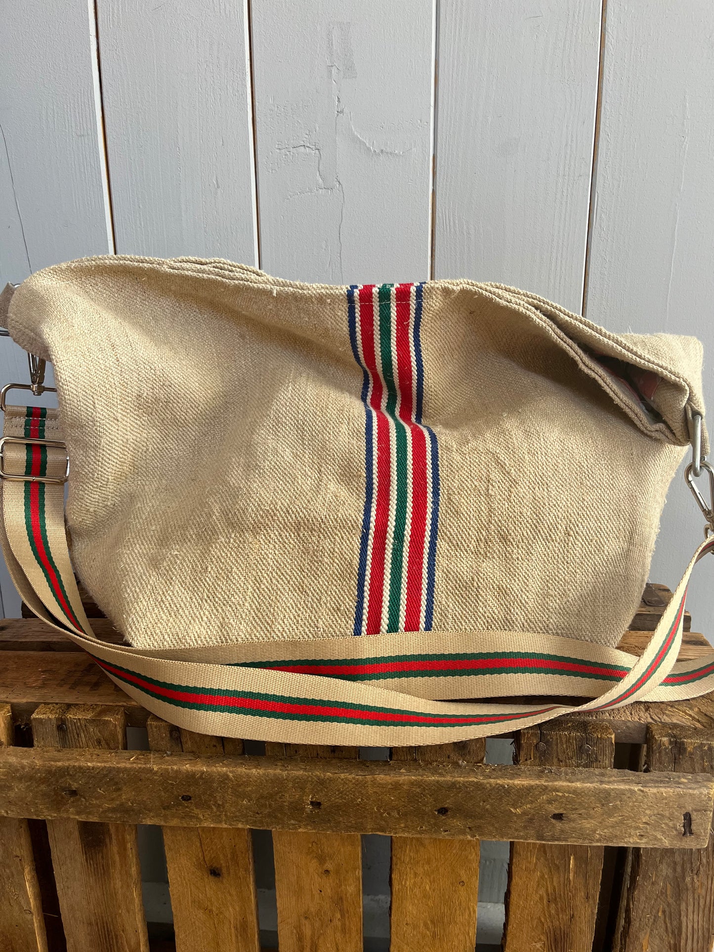 Hanftasche: große Tasche mit Streifen in Rot/Blau/Grün/Weiß