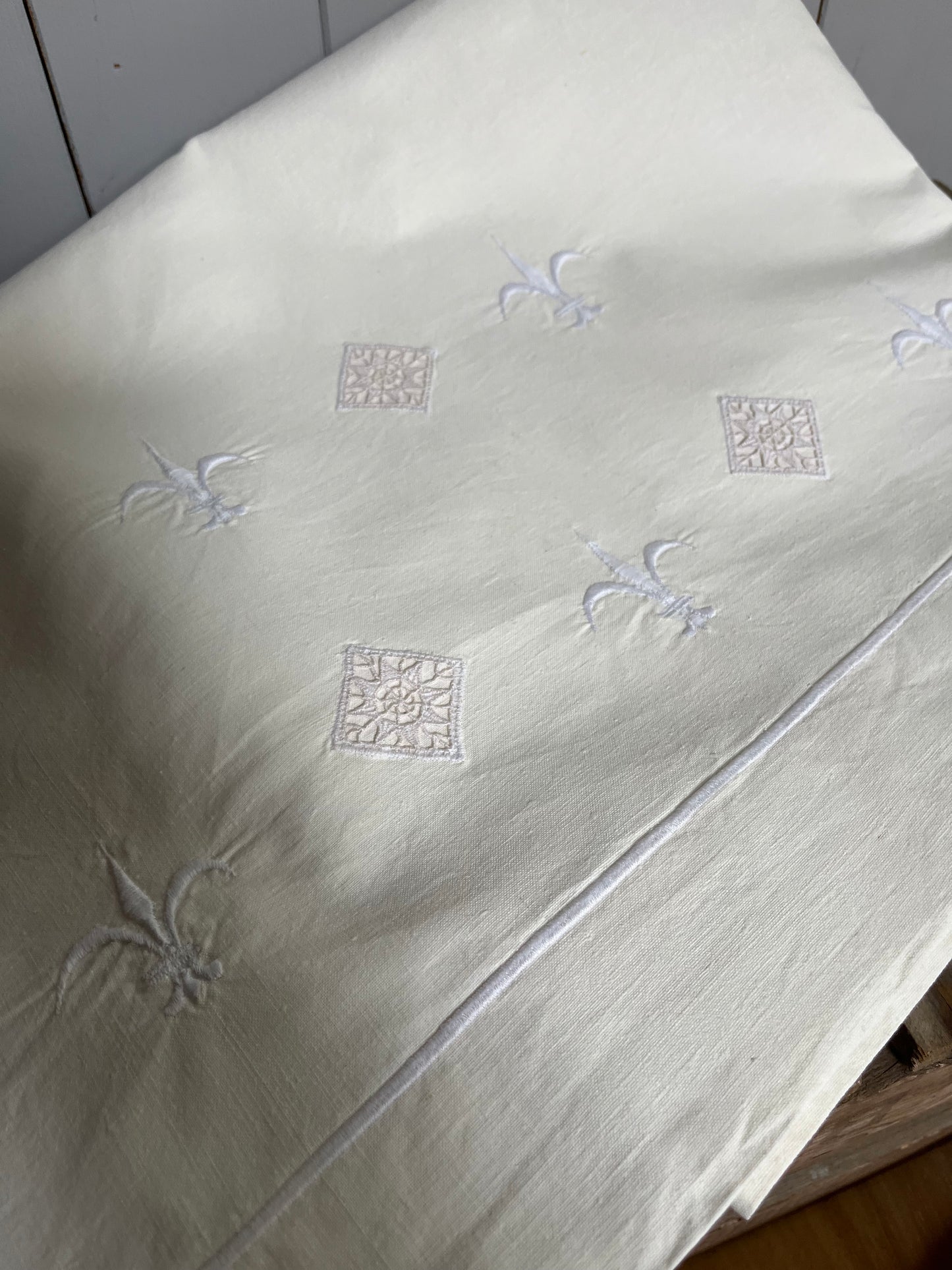 Vintage Laken aus Frankreich mit Stickerei 200 x 250