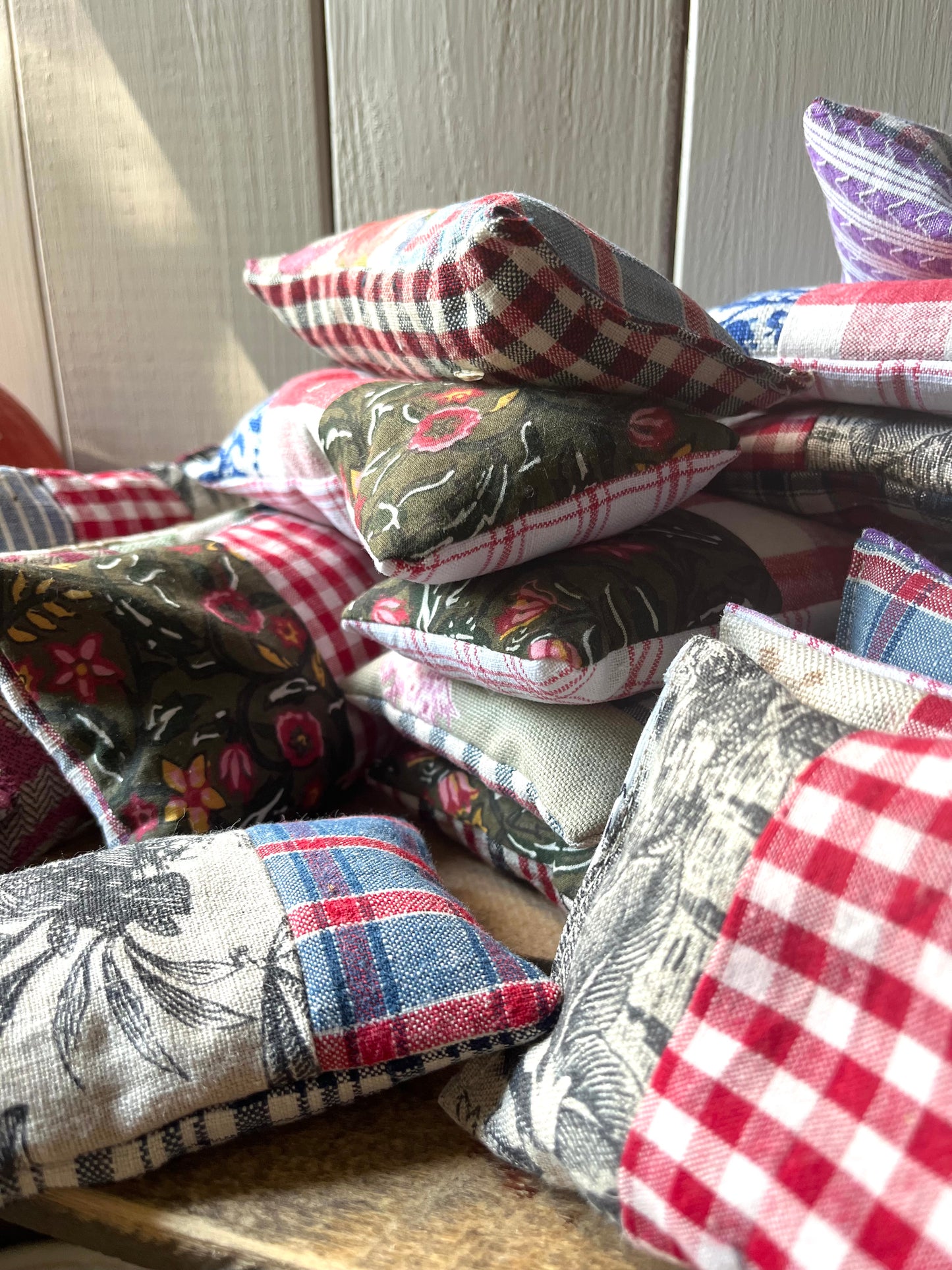 XL Trio: 3 extra große Lavendelkissen aus Vintage Stoffen