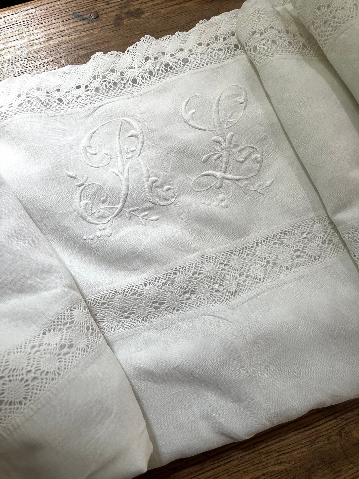 Feines und altes Laken aus Frankreich mit Monogramm RL 260 x 155