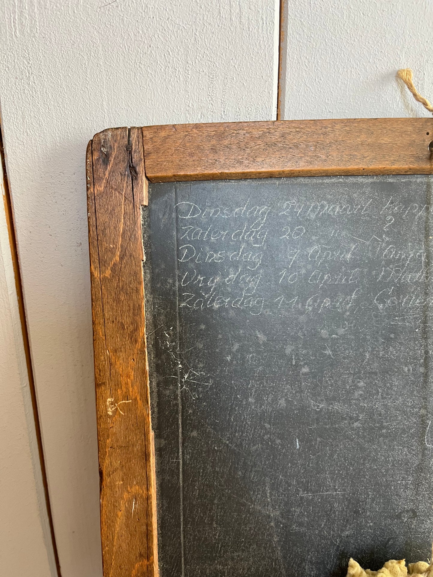 Alte Schultafel aus Belgien mit Holz gerahmt - schwer