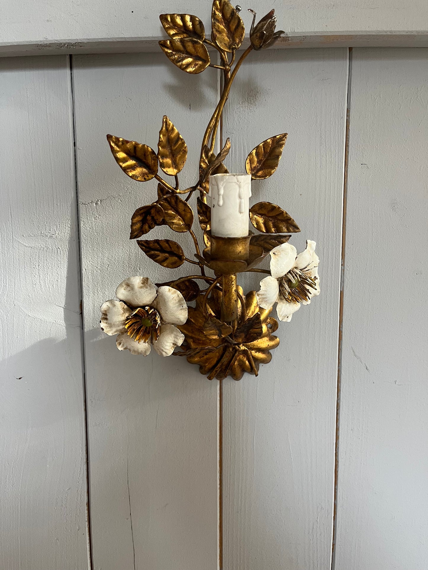 Florentinische Wandlampe mit Blättern und Blüten