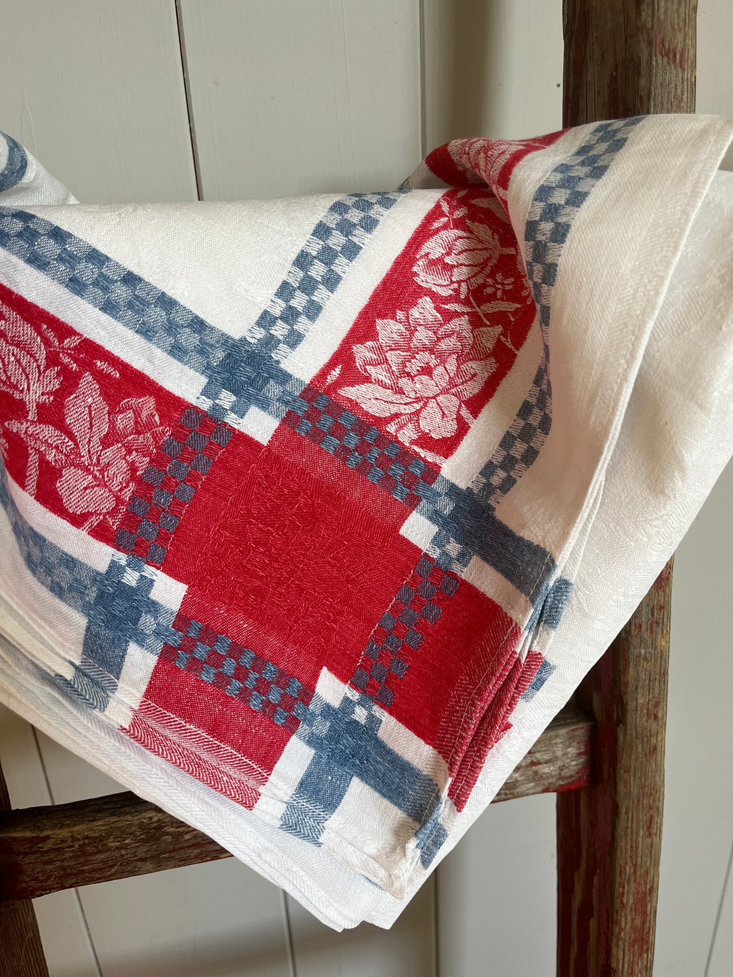Prachtstück für die Tafel: Leinen Damast Decke in Blau /Weiß/Rot 126 x 126