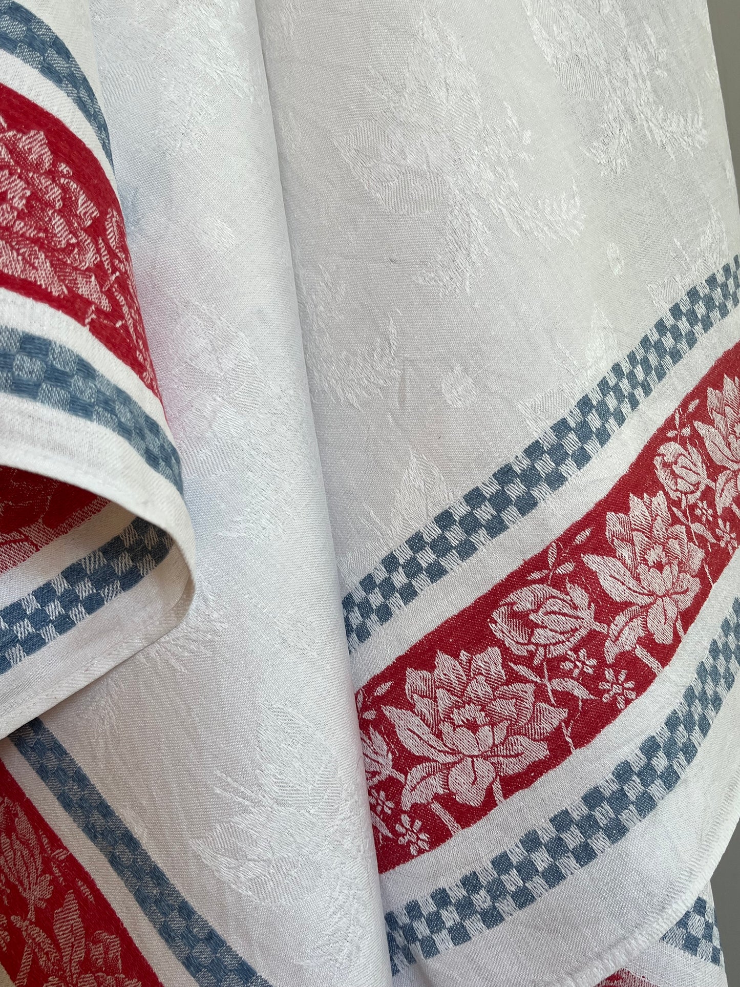 Prachtstück für die Tafel: Leinen Damast Decke in Blau /Weiß/Rot 126 x 126