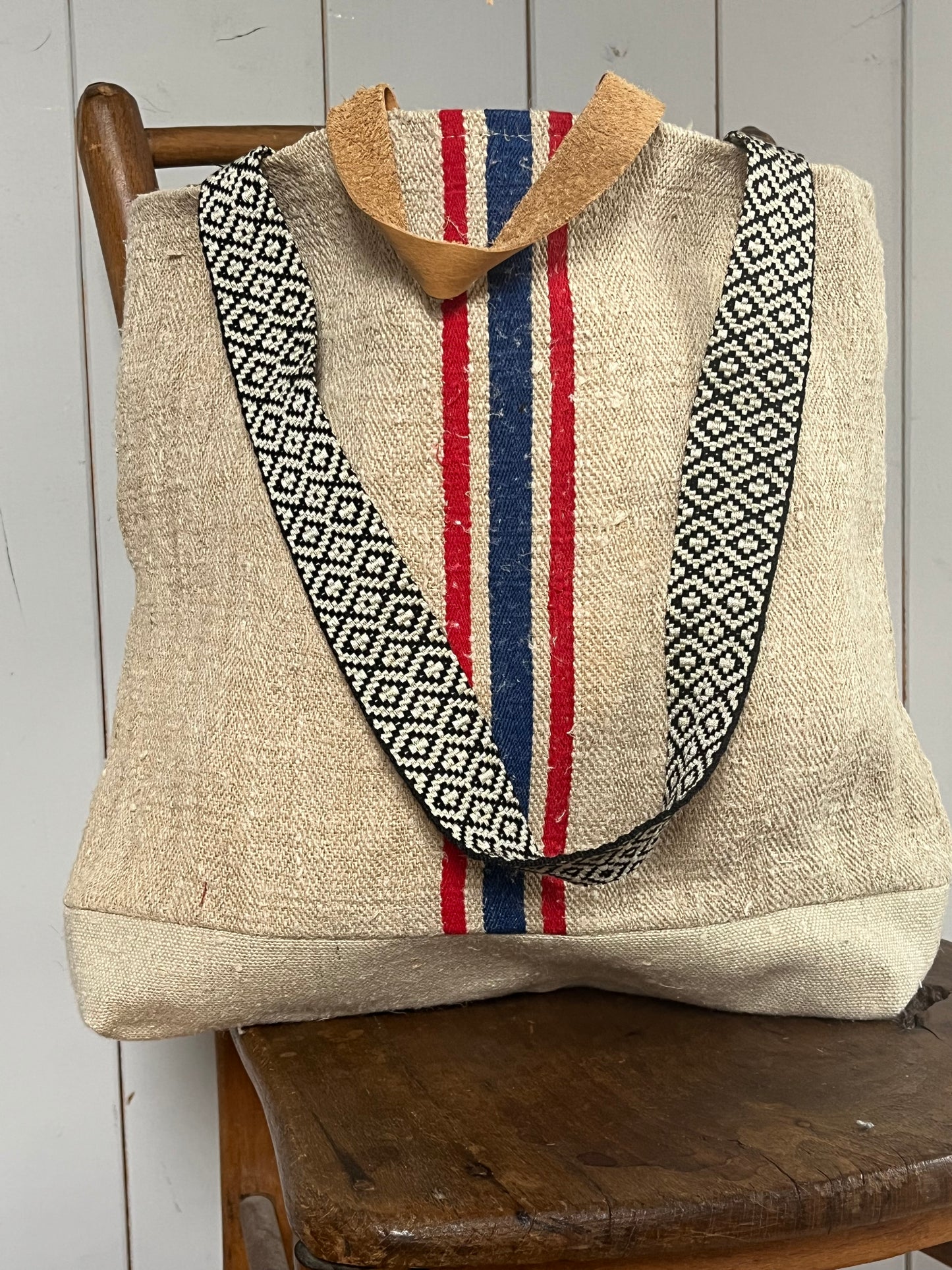 Rot/Blau gestreift: Große Tasche aus altem Leinensack