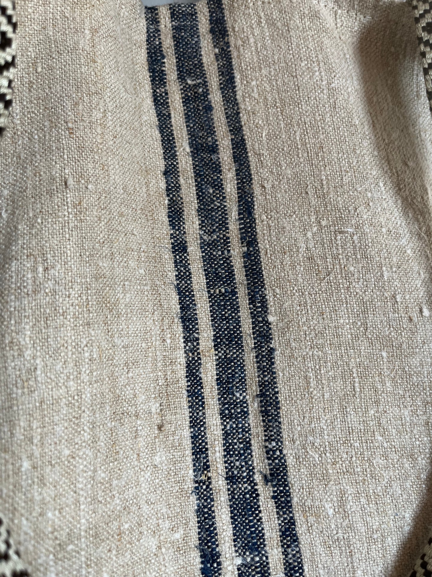 Gestreift: Große Tasche aus altem Leinensack mit Streifen