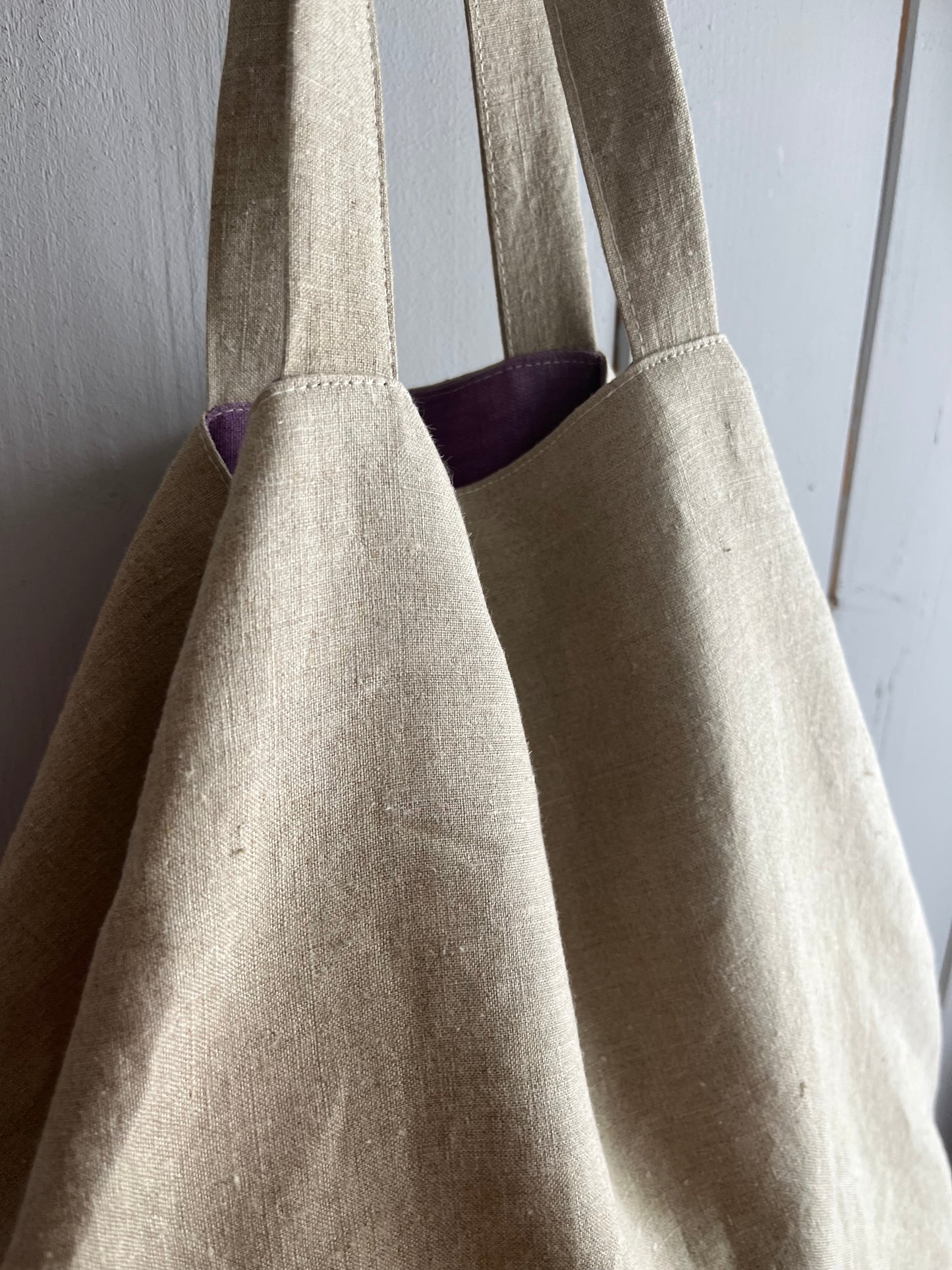 Pur: Leinentasche zum Wenden Natur/Aubergine