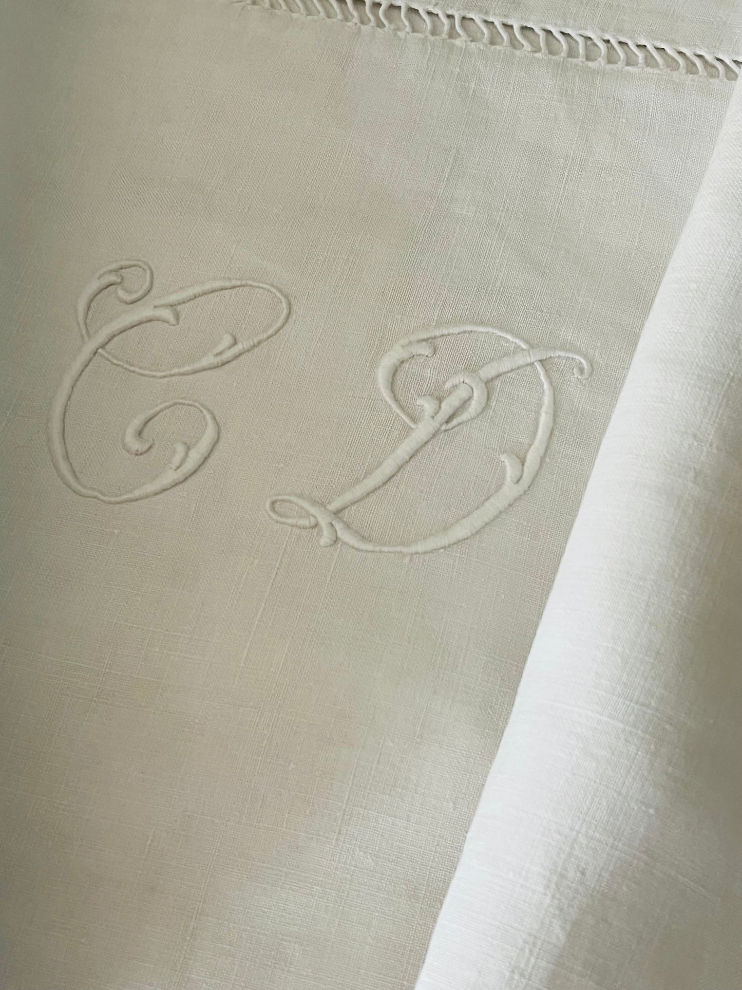 Leinenkissen aus Frankreich mit Monogramm und Hohlsaum