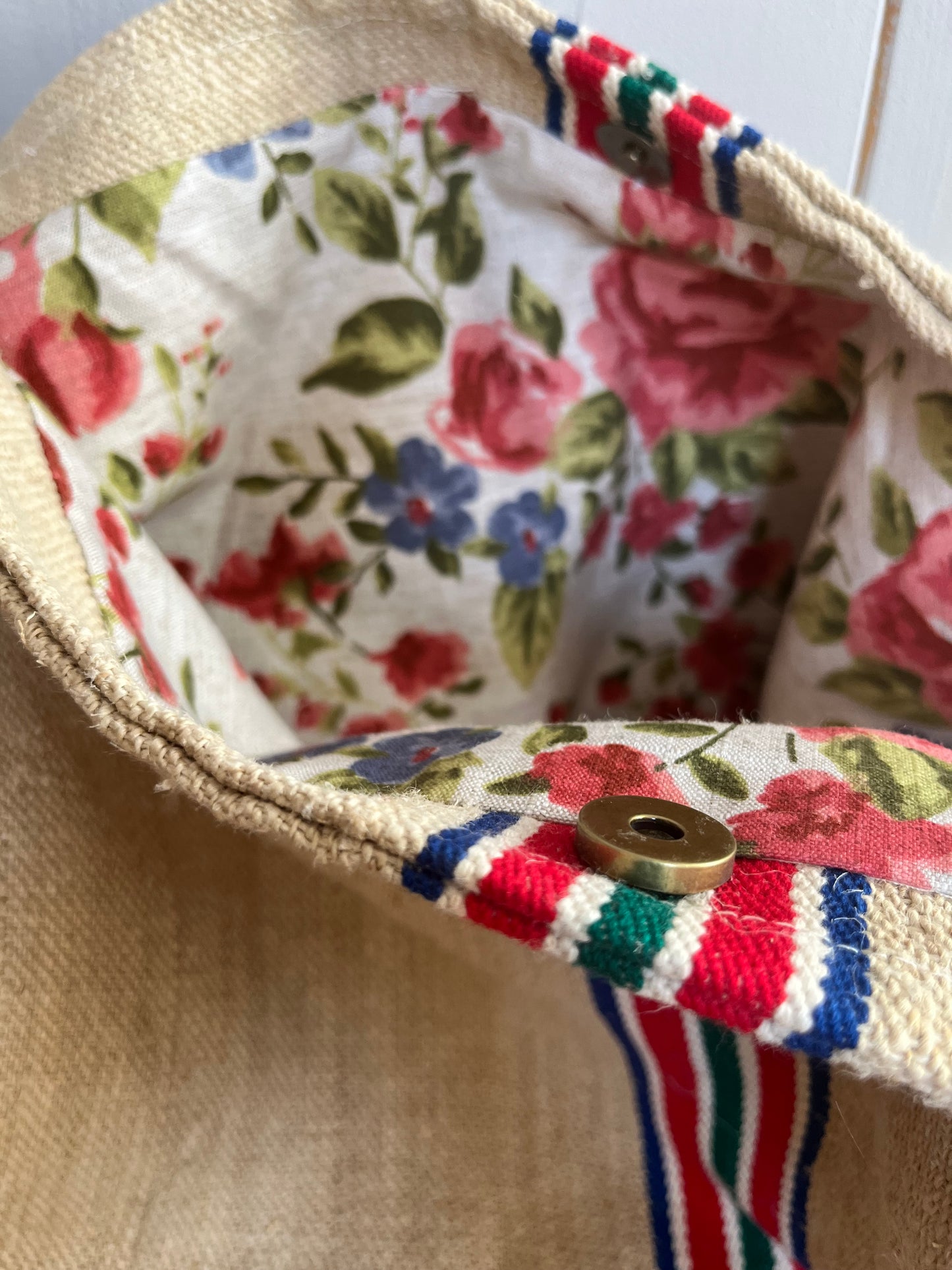 Hanftasche: große Tasche mit Streifen in Rot/Blau/Grün/Weiß
