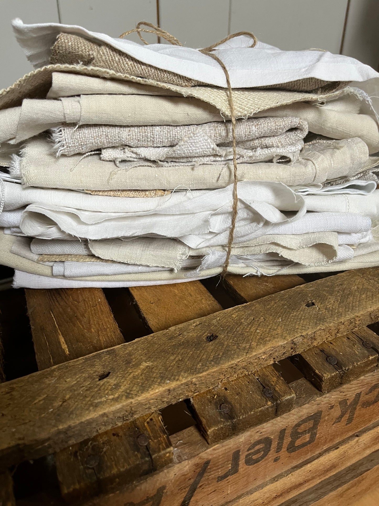 1,2 Kilo Reste altes Leinen für Puppenstube Patchwork