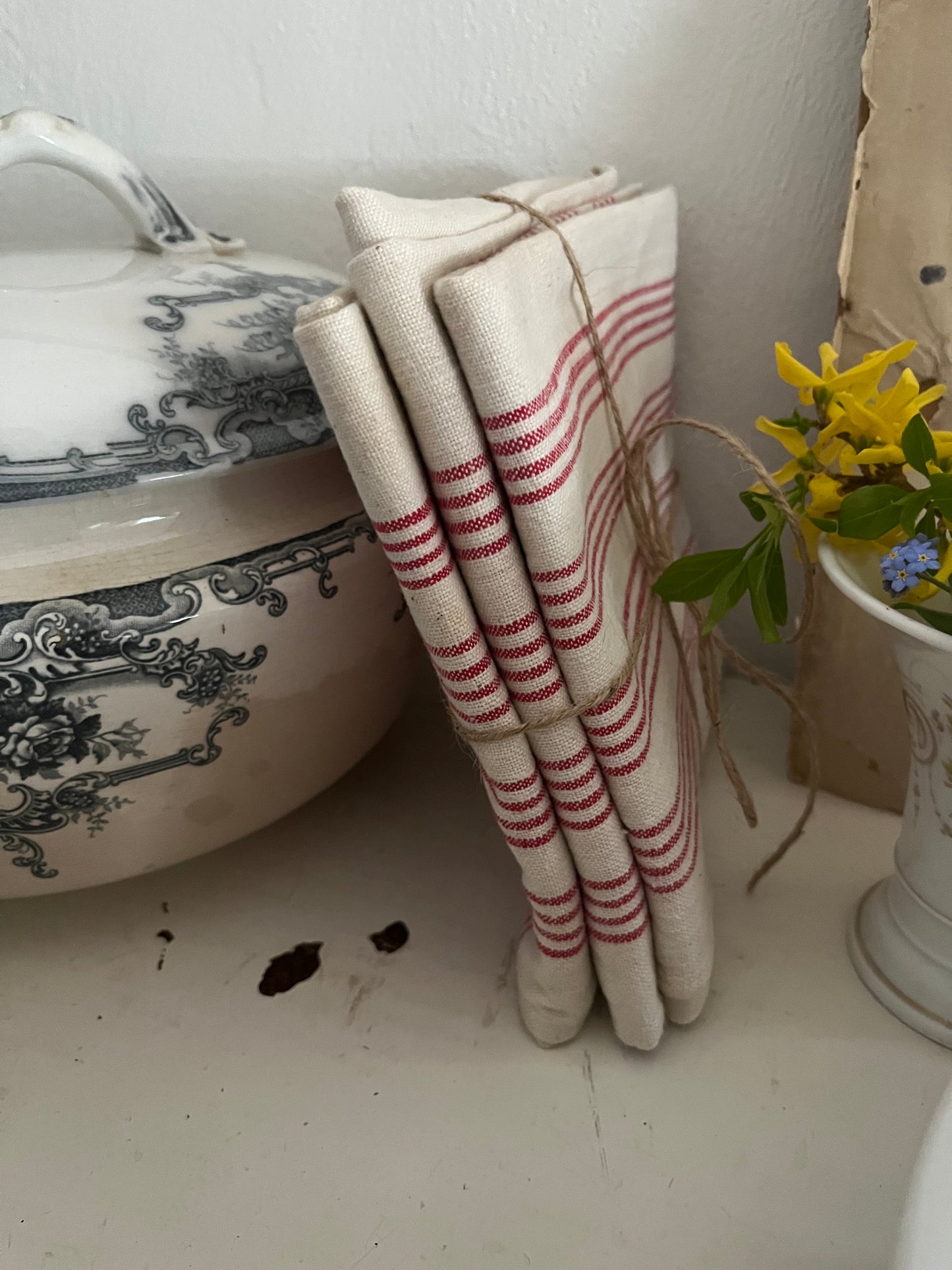 Trio: französische große Tücher Rot/Weiß Halbleinen