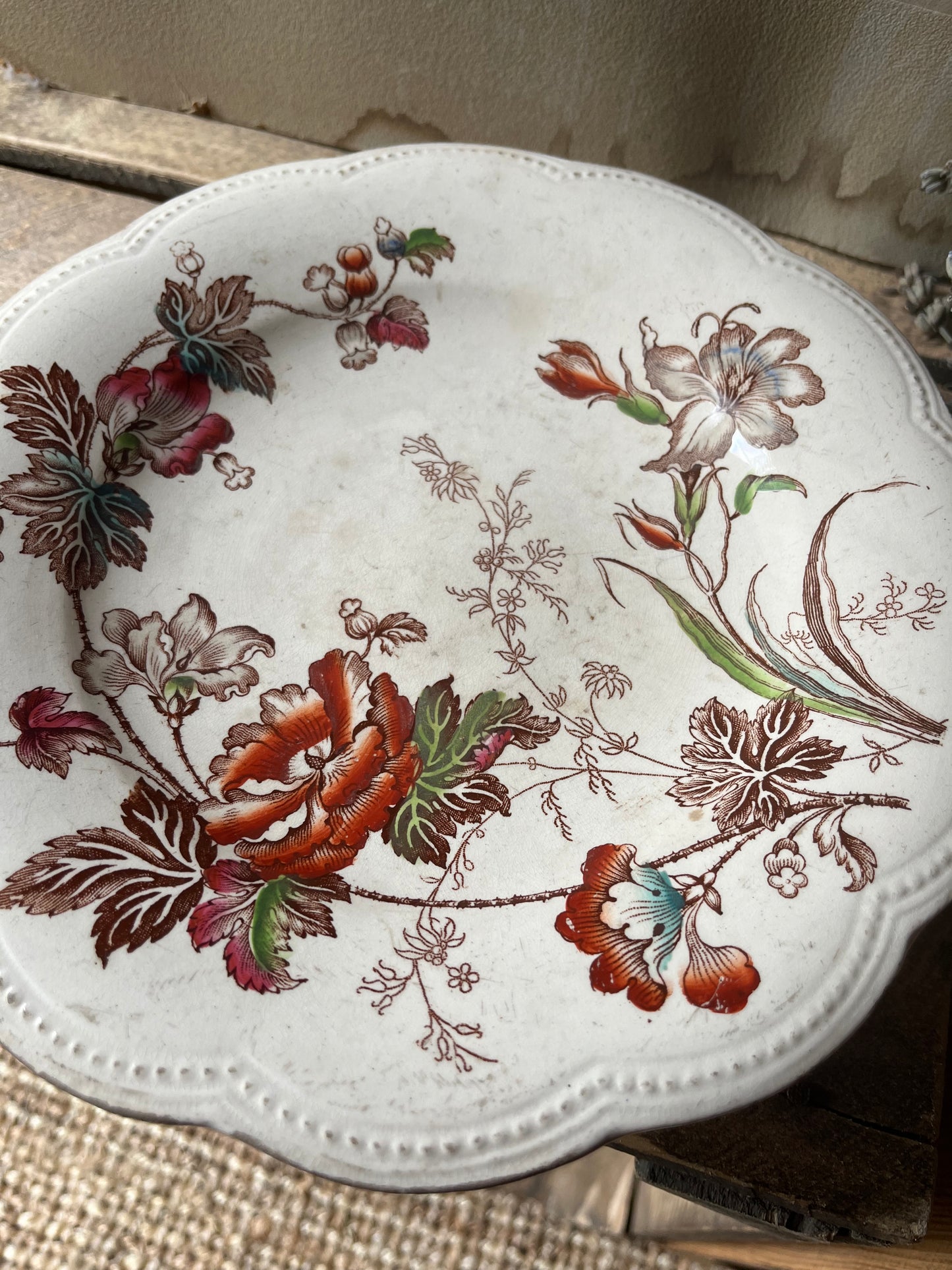 Rarität: sehr alte amerikanische Etagere Keramik mit opulenten Blumen und Patina