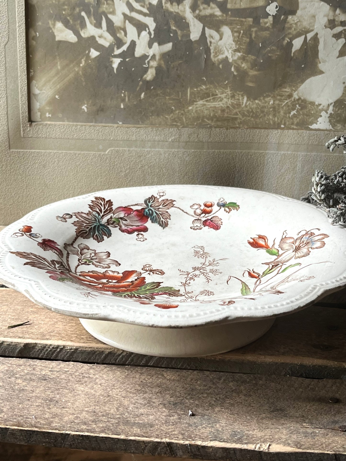 Rarität: sehr alte amerikanische Etagere Keramik mit opulenten Blumen und Patina