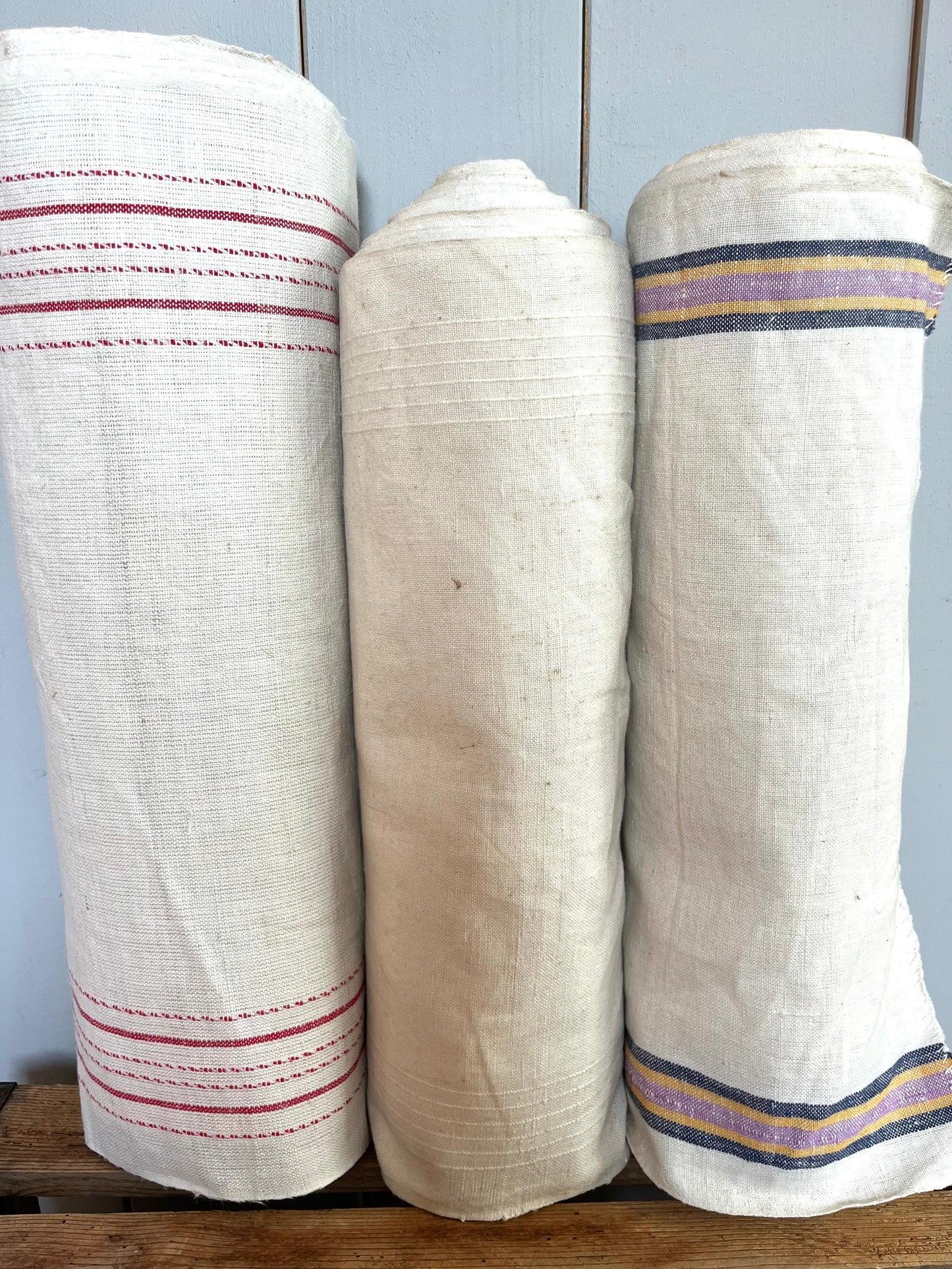 3 Meter altes klassisches Leinen mit feinen roten Streifen