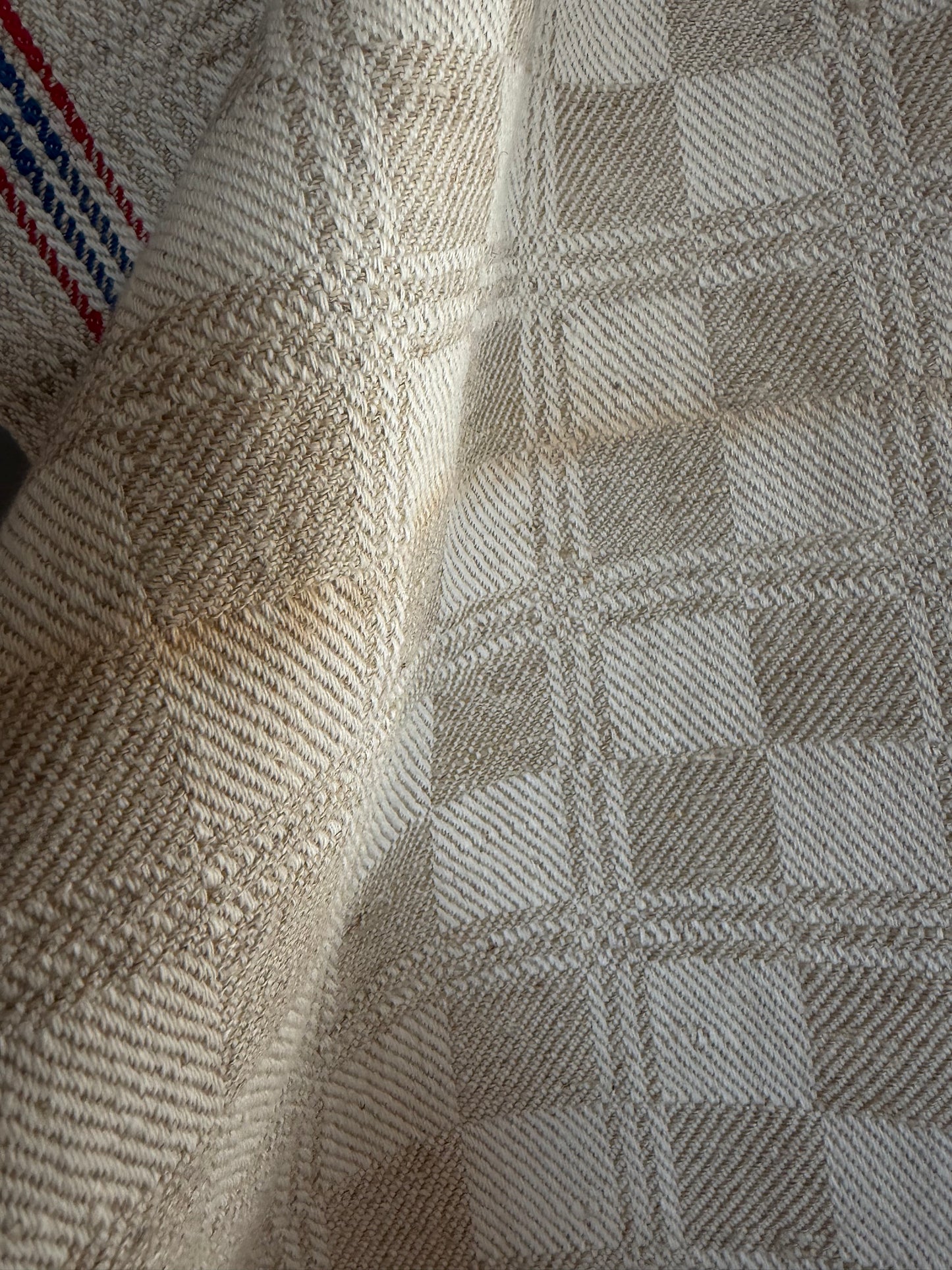 Set: 2 XL wunderschöne Leinentücher um 1930 mit Schachbrett und Streifen in Blau/Rot - die Klassiker