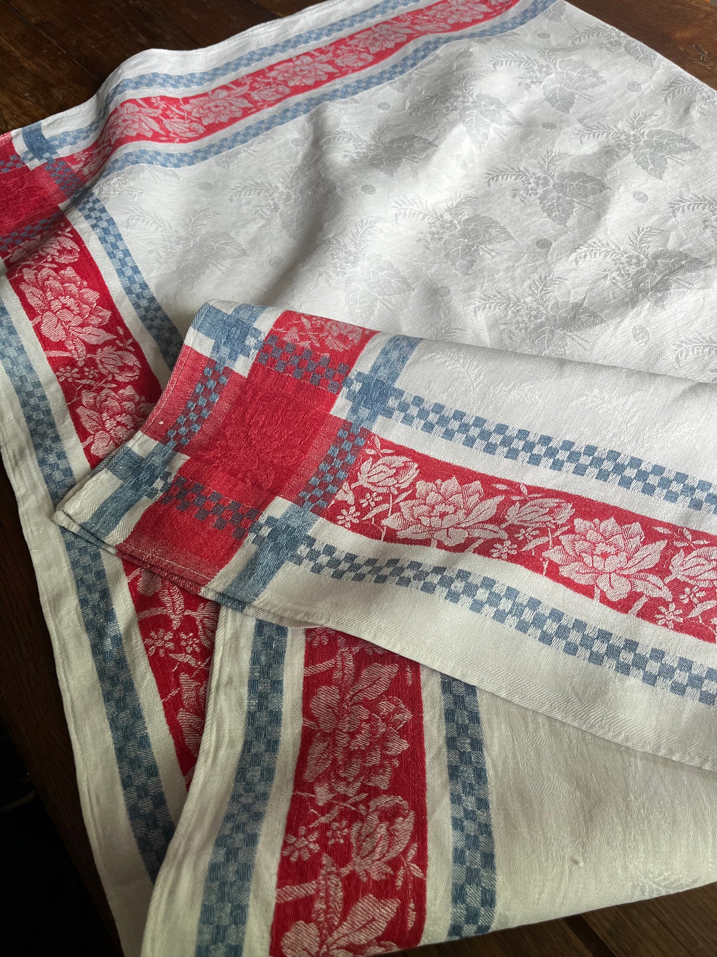 Prachtstück für die Tafel: Leinen Damast Decke in Blau /Weiß/Rot 126 x 126
