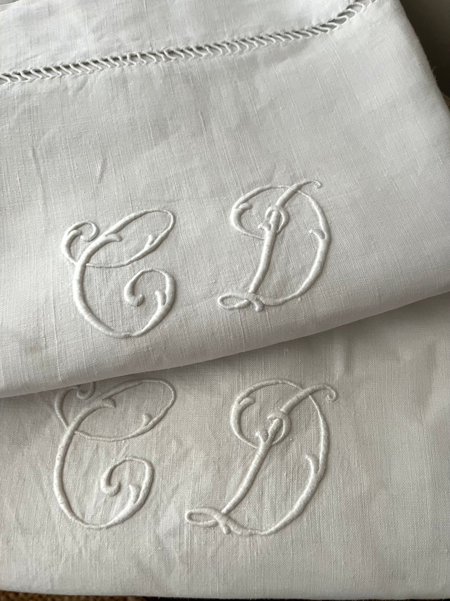 Leinenkissen aus Frankreich mit Monogramm und Hohlsaum
