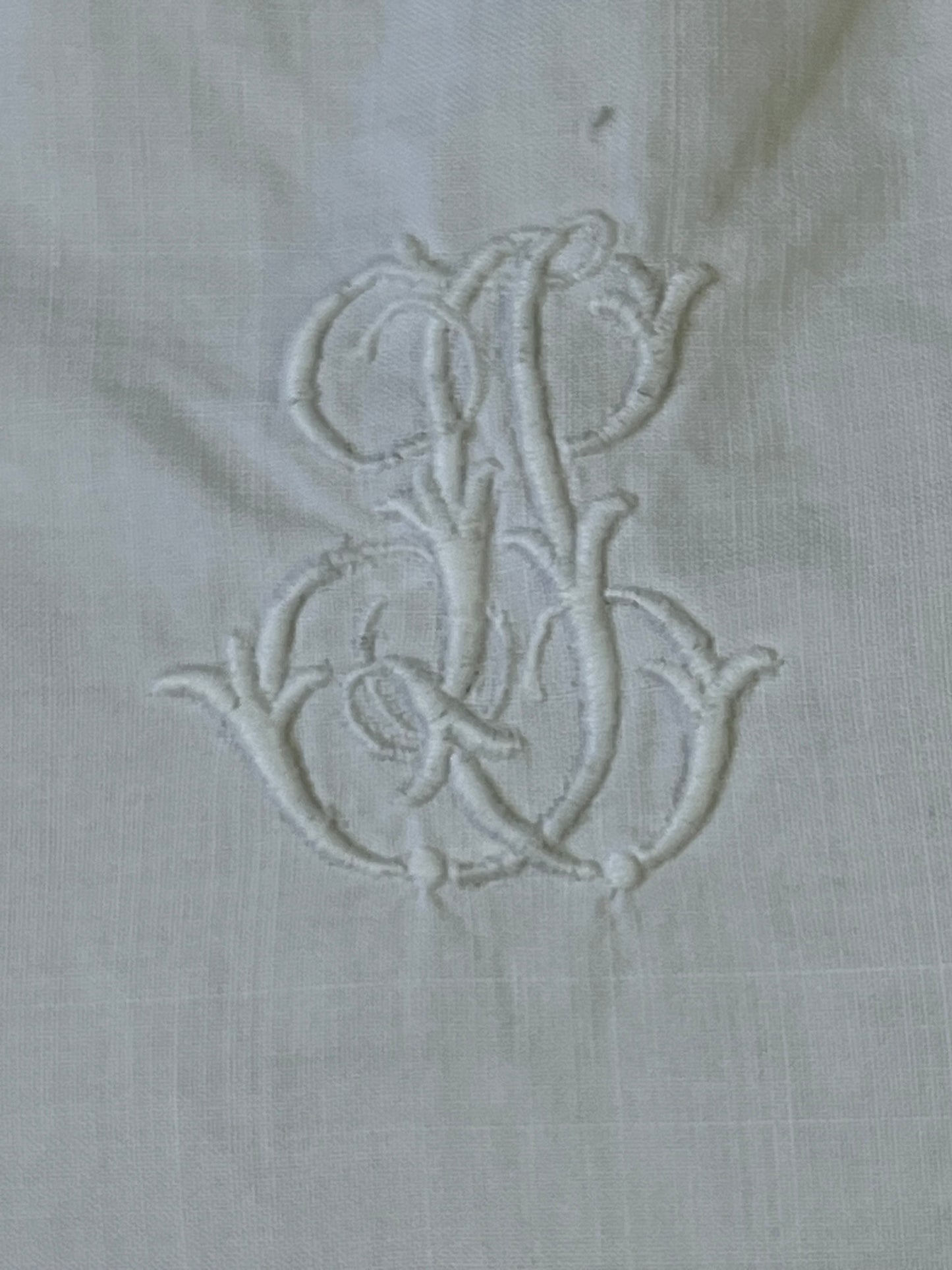 Romantisches Kleid aus Frankreich mit Spitze, Monogramm und Kleinen Mängeln