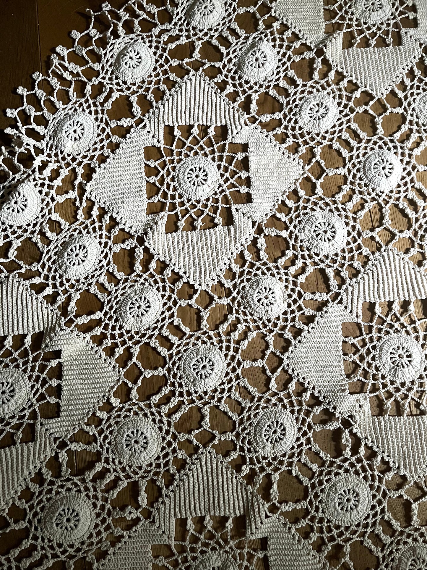 2,4 Kilo Brocken: Tagesdecke Häkeldecke aus Belgien 205 x 210