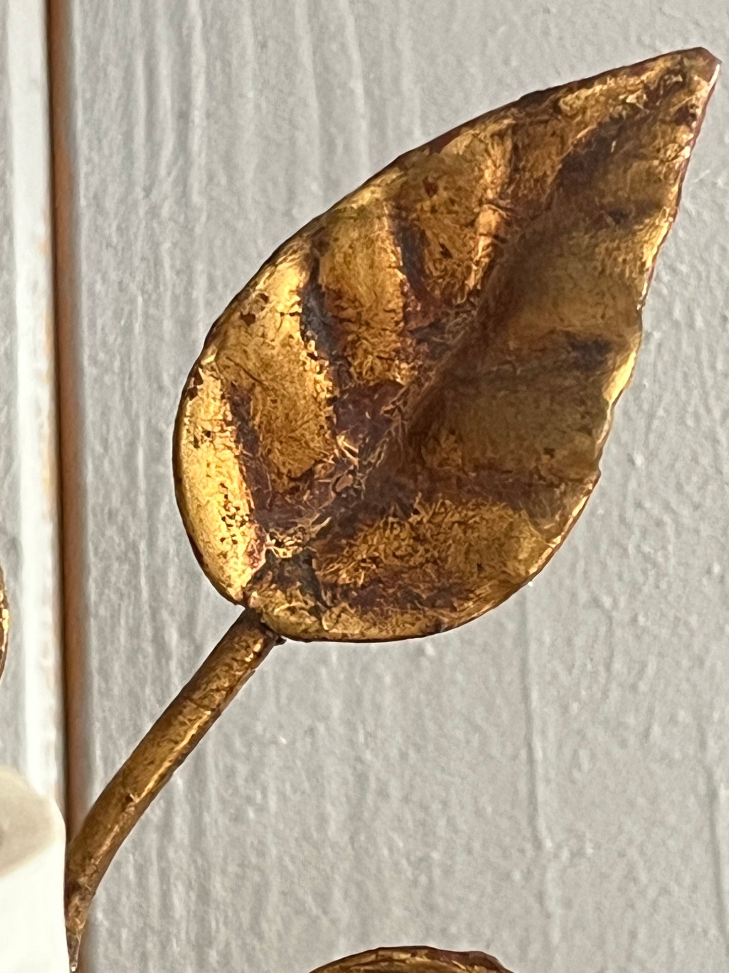 Florentinische Wandlampe mit Blättern und Blüten