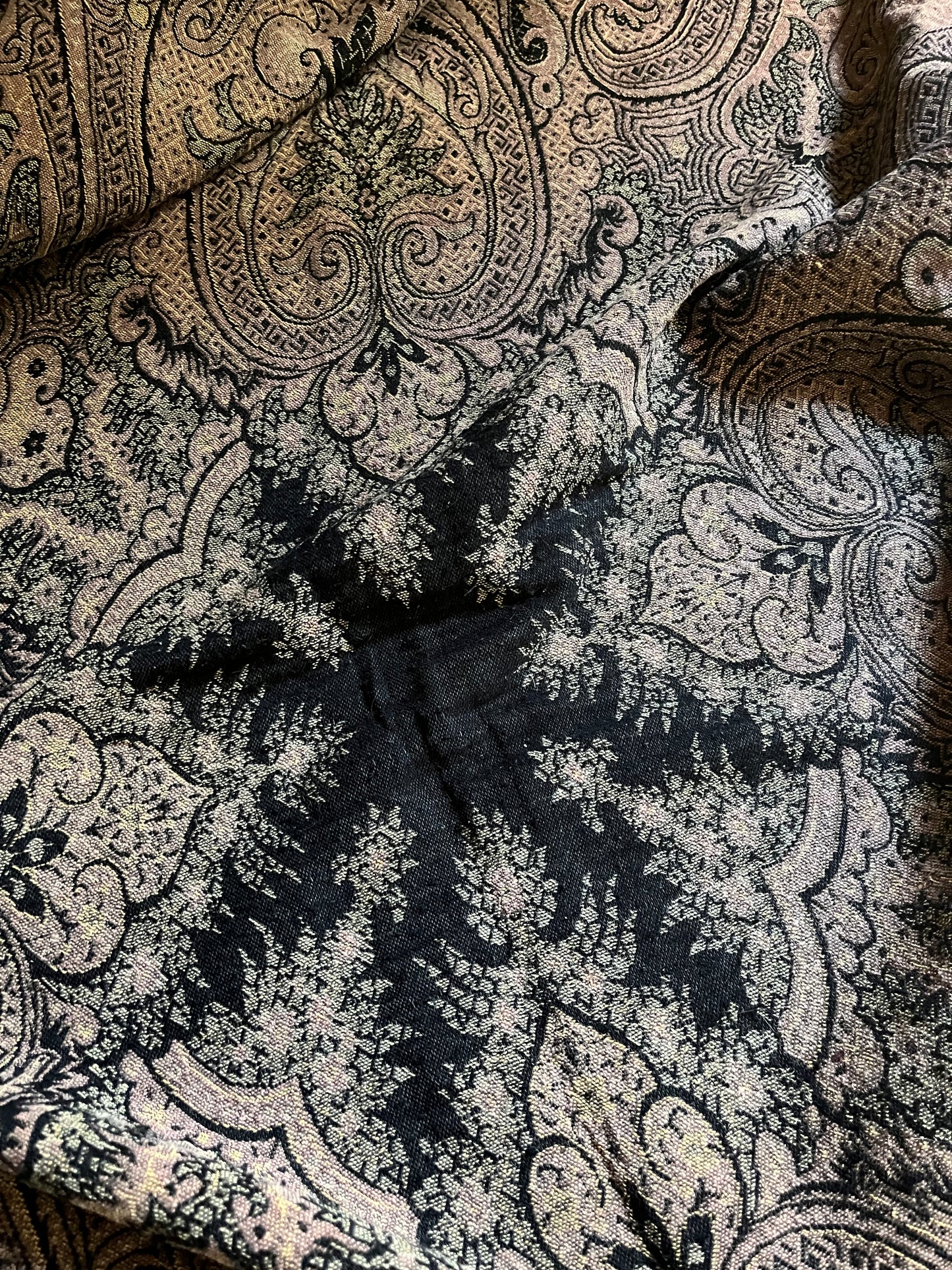 Große und beeindruckende Paisleydecke aus Frankreich 175 x 130