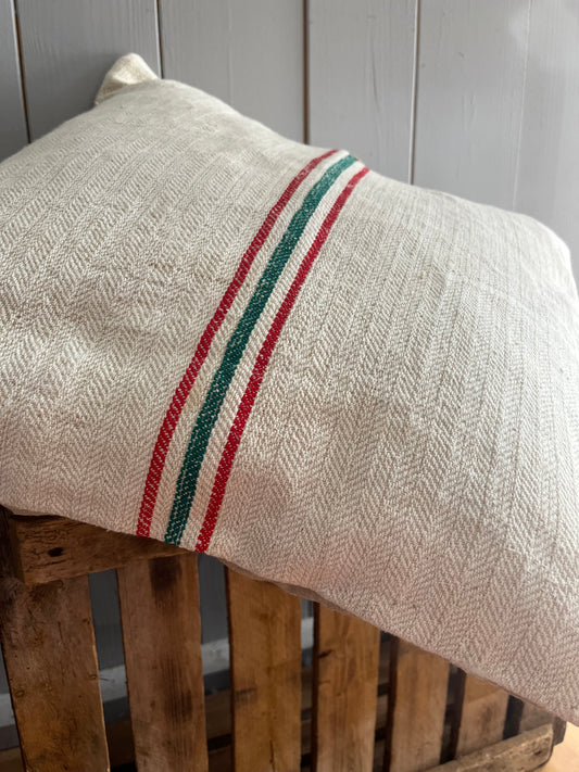 Rot/grün gestreift: Vintage Kissen aus altem Leinensack 50 x 50