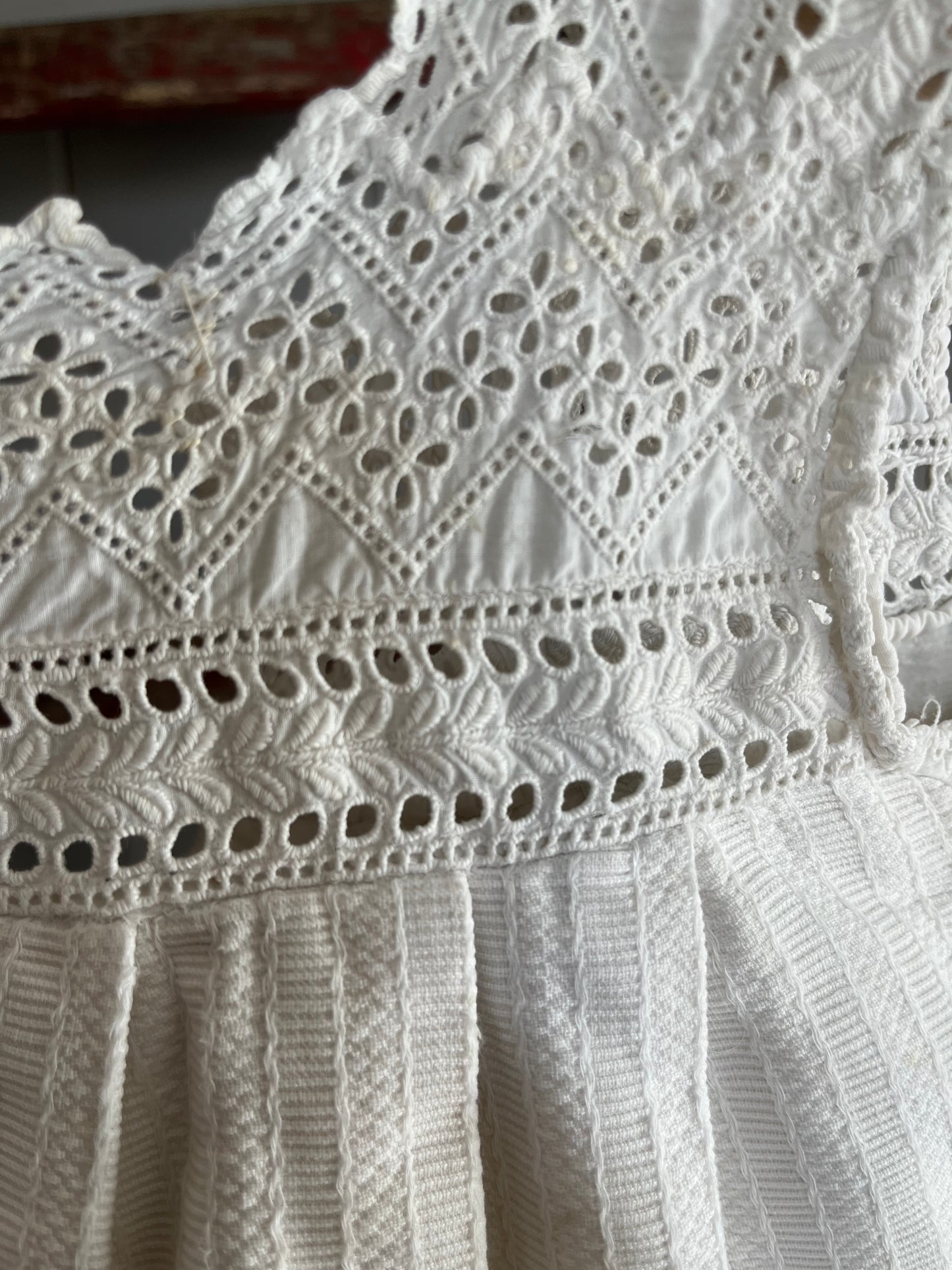 Für Mademoiselle: Kleid mit Spitze