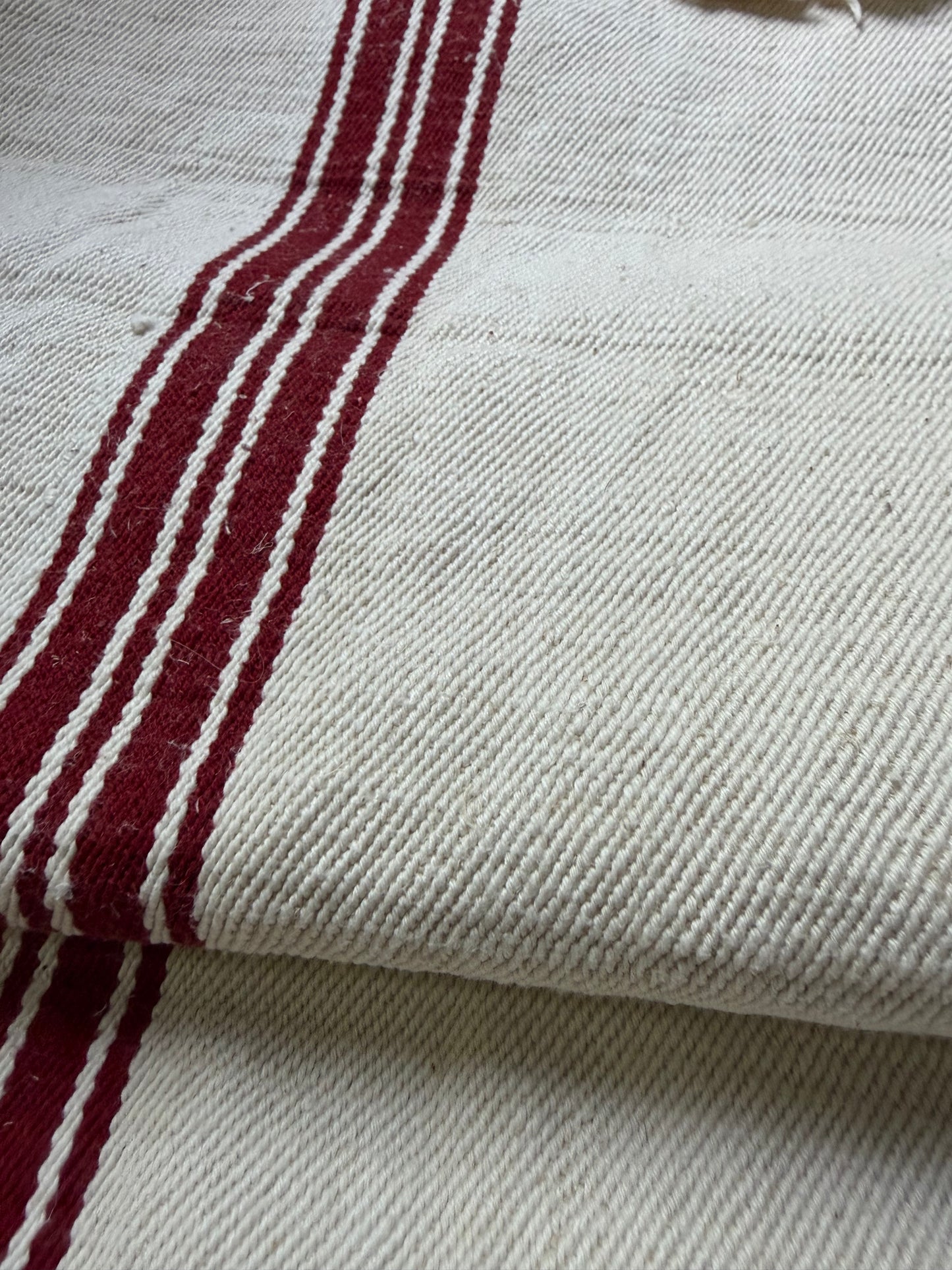 Alter Leinensack mit weinroten Streifen 100 x 55