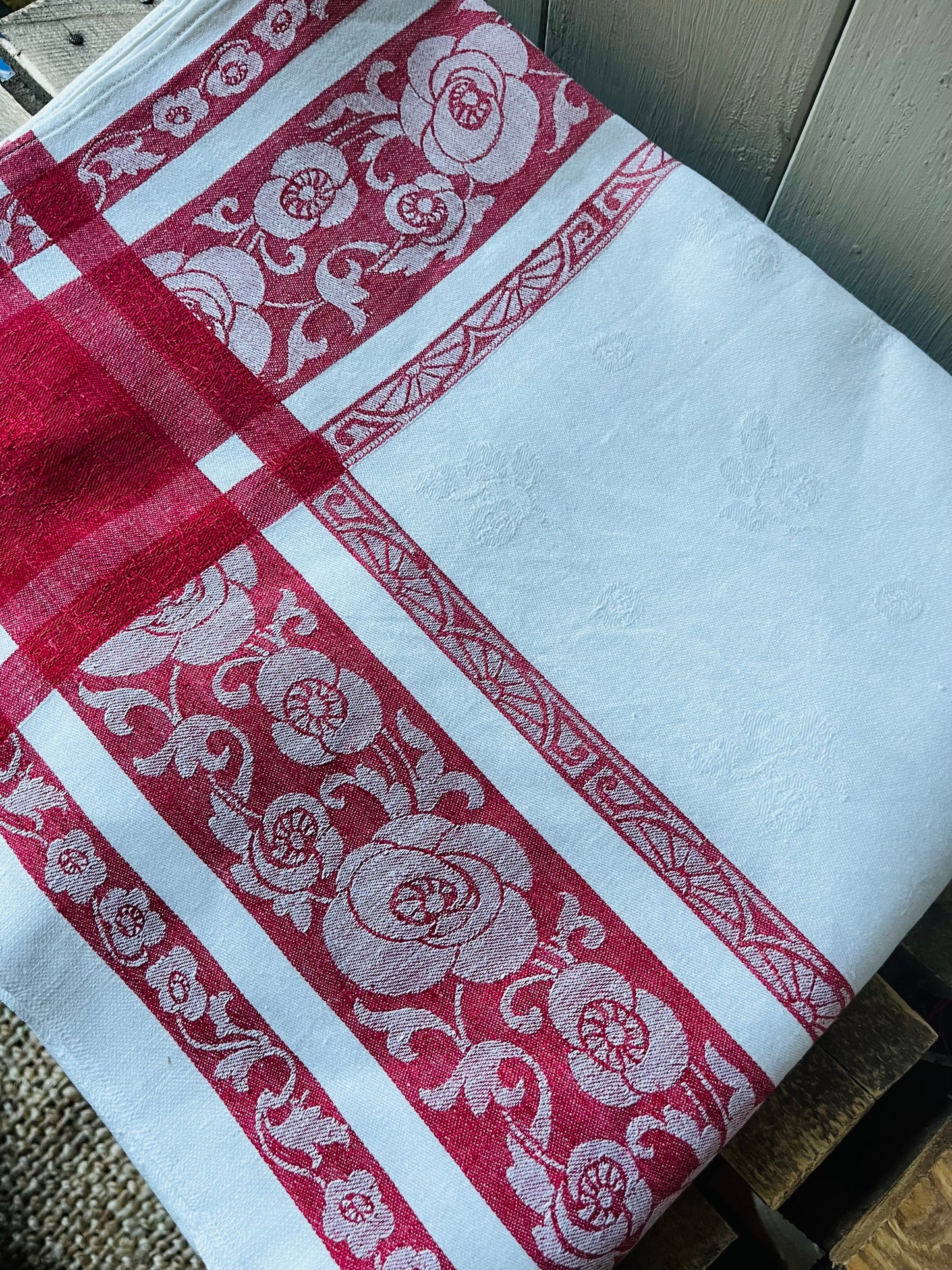 Französische Damastdecke Rot/Weiß 155 x 130