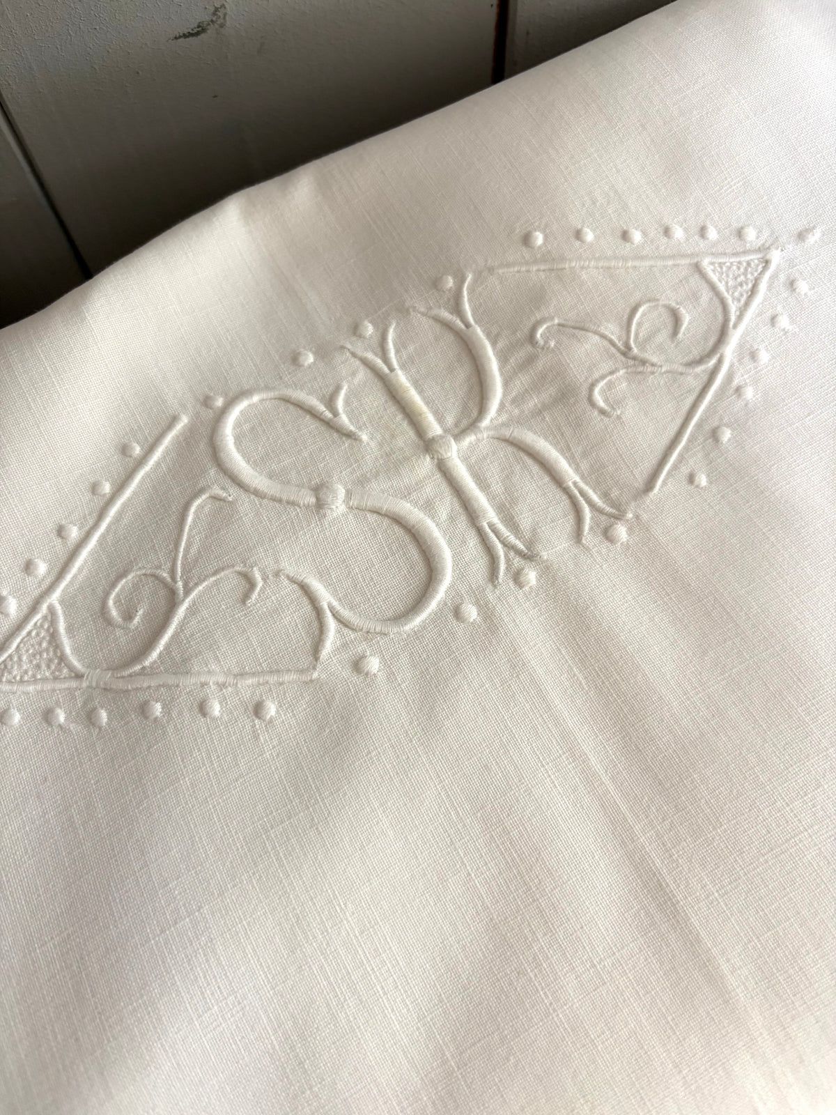 Vintage Laken aus Belgien mit Monogramm und Hohlsaumarbeit