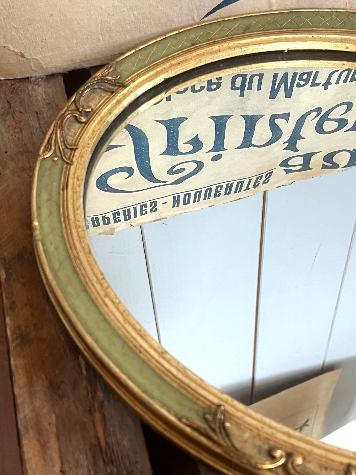 Alter florentinischer Spiegel schwer und mit Stuckrahmen