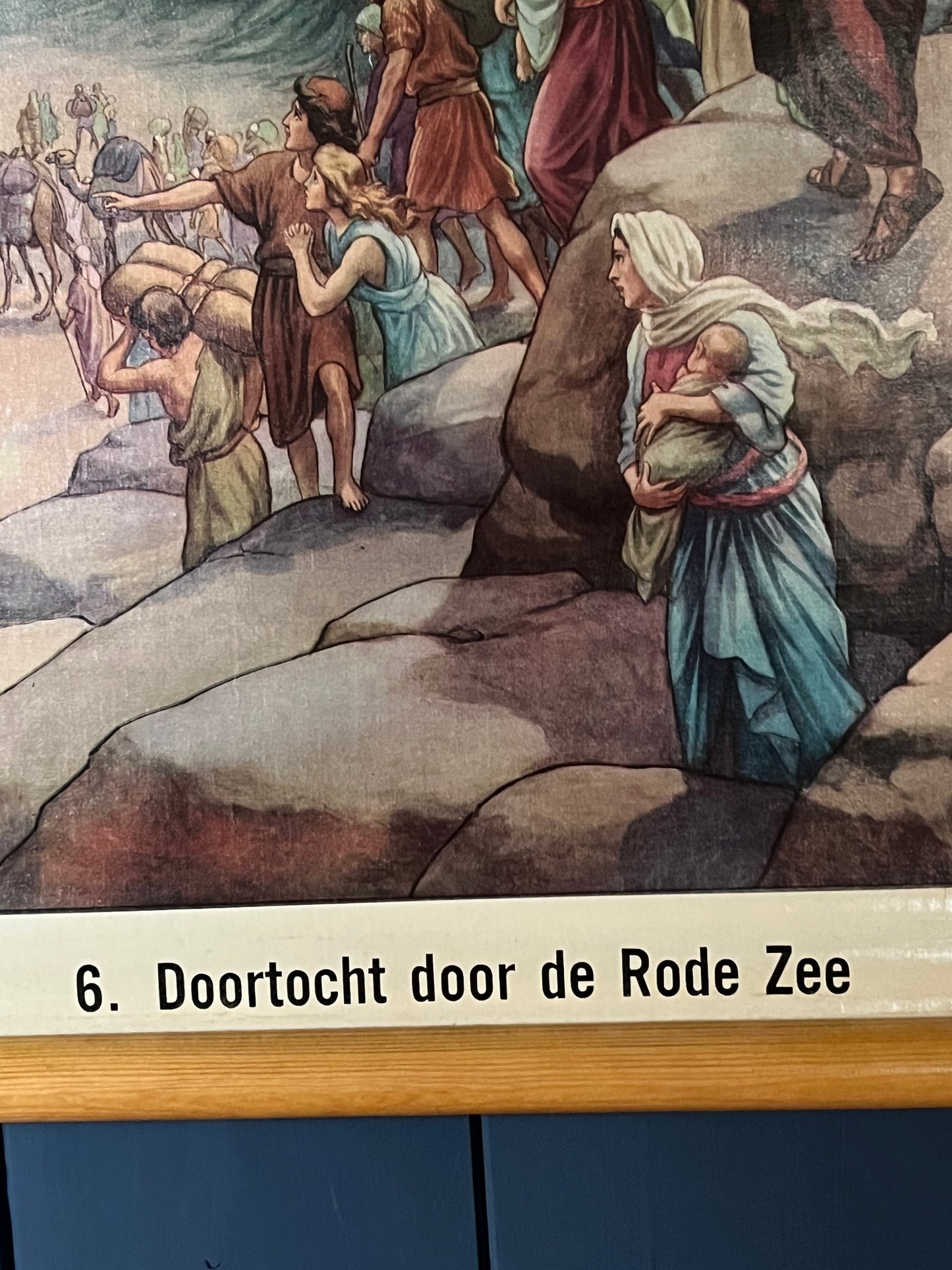 Wie neu: alte, fantastisch erhaltene original Schulkarte Lerntafel aus Belgien „Durchzug durch das Rote Meer“ auf Leinwand