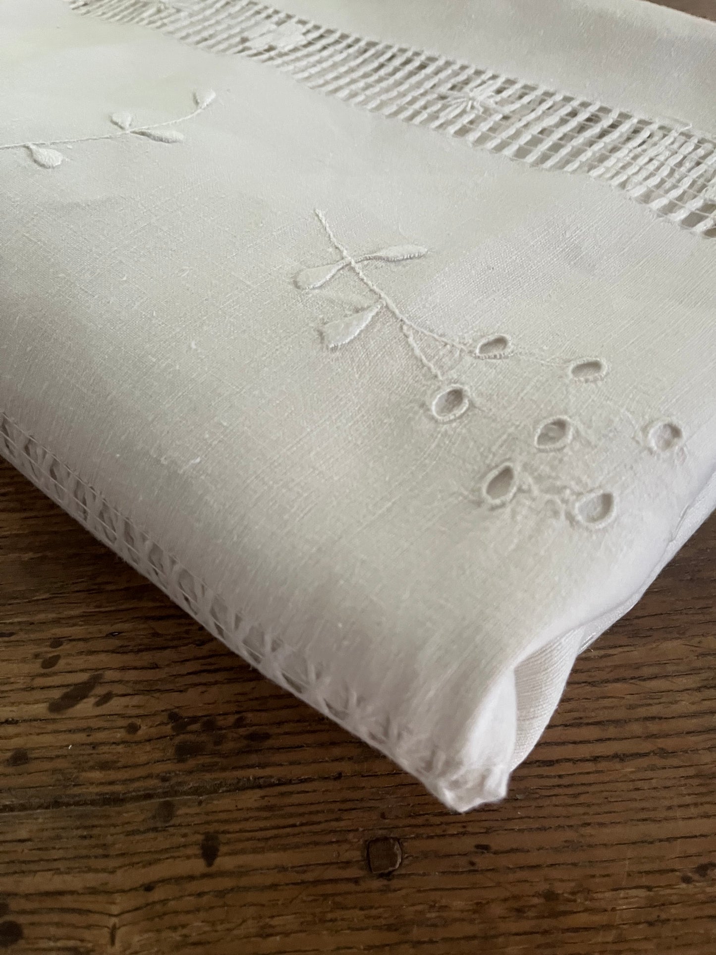 Riesin: fantastische Leinendecke mit viel Handarbeit aus Frankreich