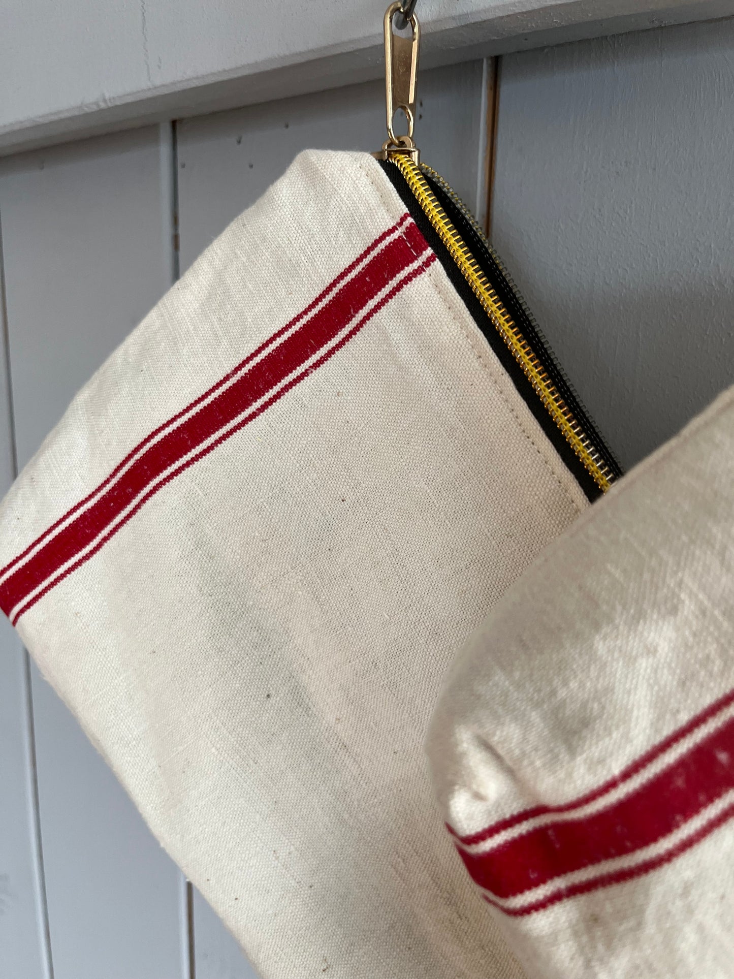 Kosmetiktasche mit rotem Streifen kleiner Shopper