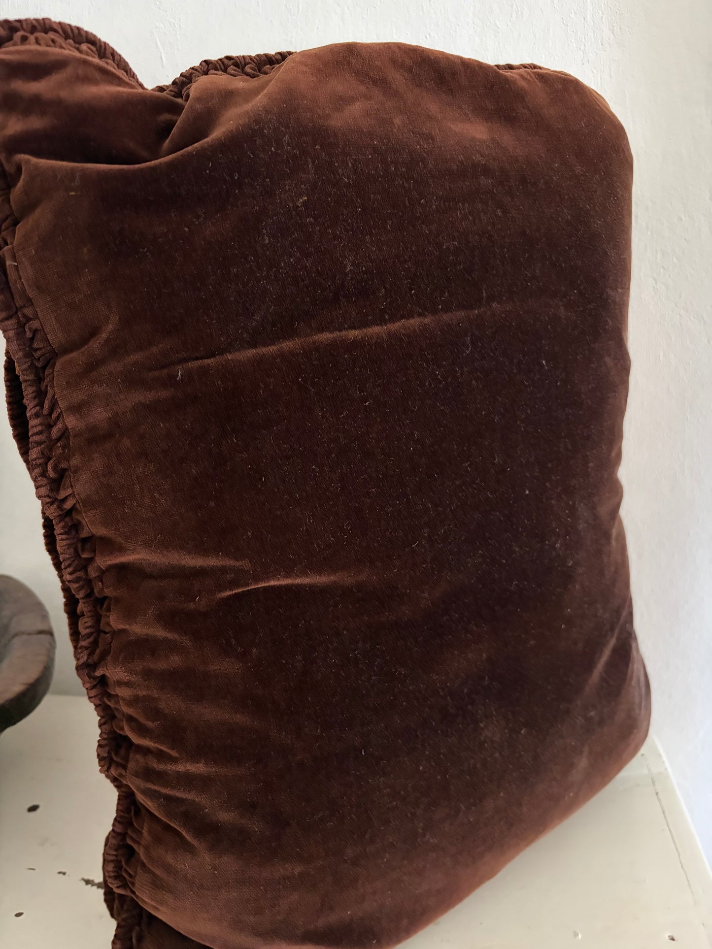 Bezauberndes großes Kissen mit Petitpoint Stickerei