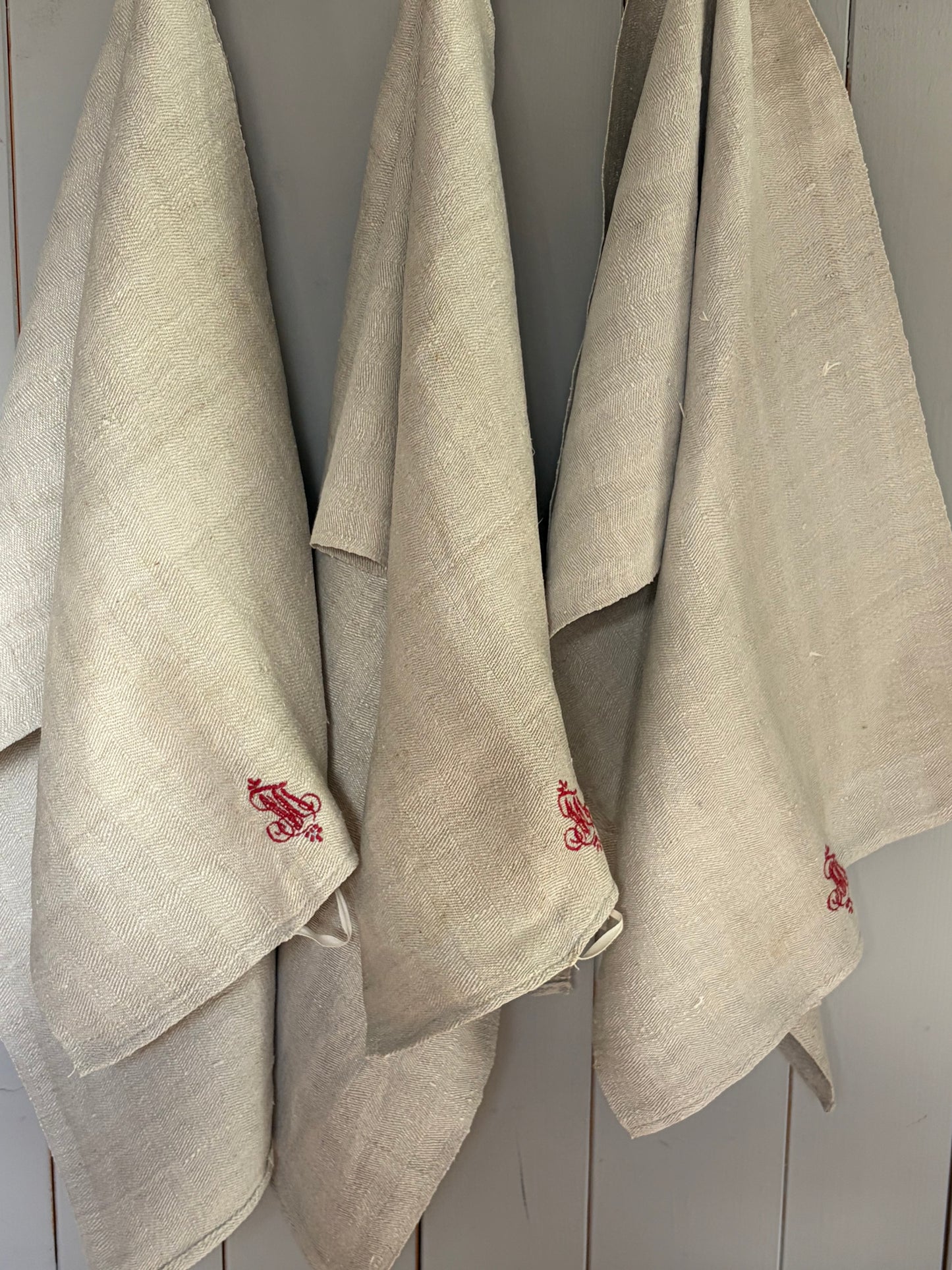 Top XXL Tuch mit Grätenmuster und Monogramm 125 x 43