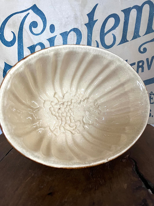 Französische Pasteten- oder Puddingform mit Patina