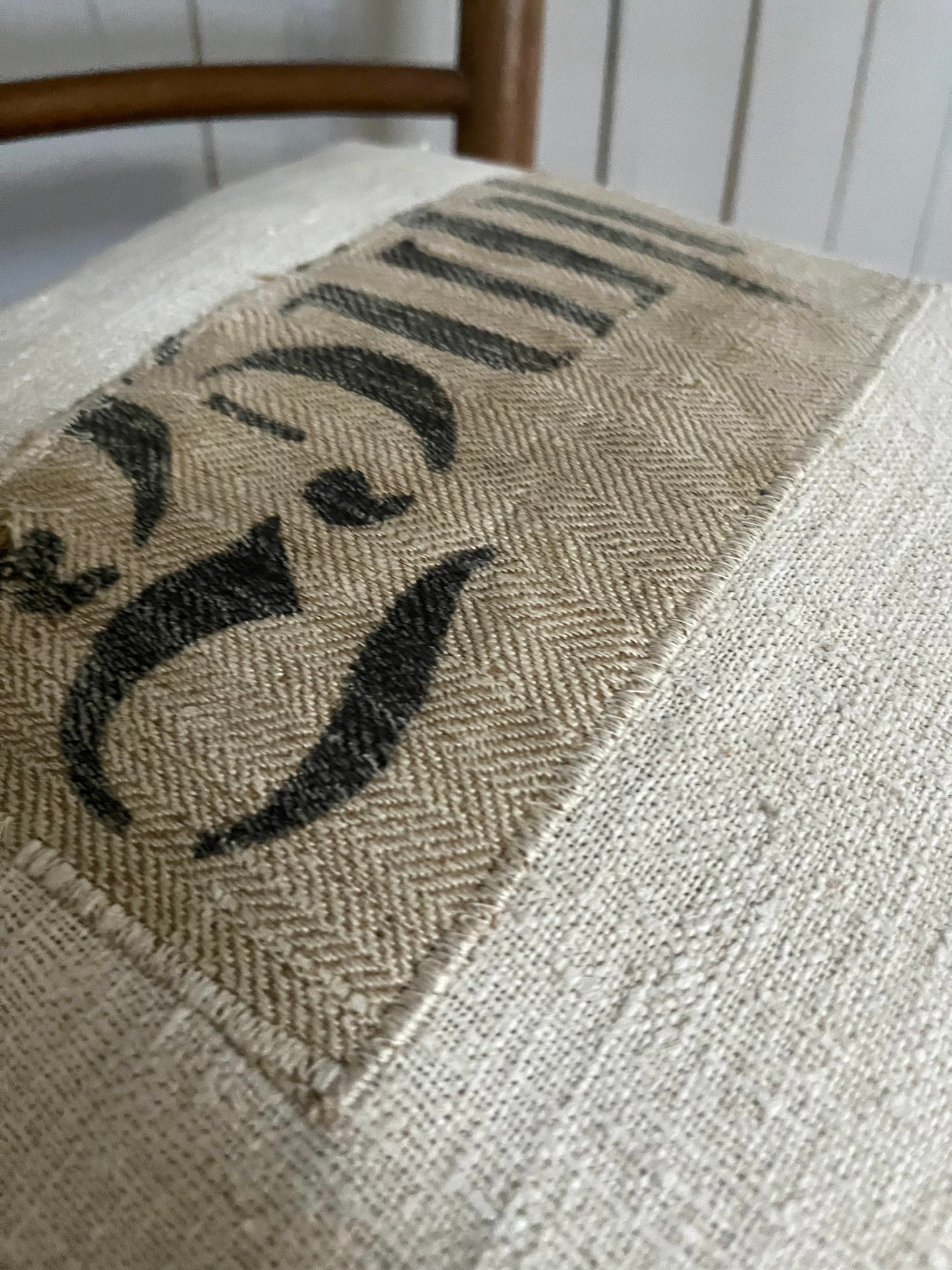 Very vintage Kissen aus antikem Leinen mit Aufschrift 40 × 40