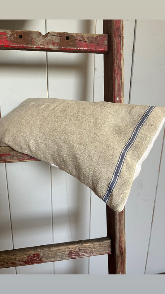 Dinkelkissen mit blauen Streifen