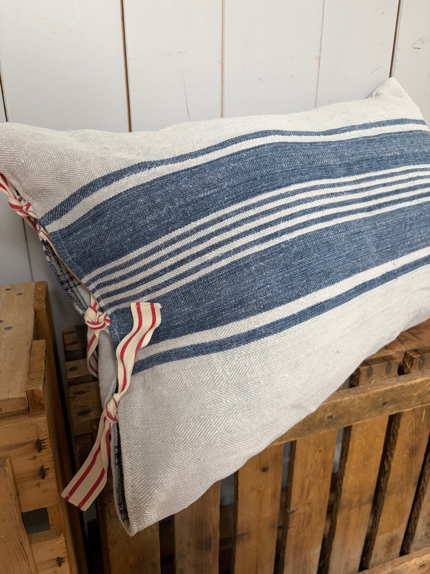 Großer Kissenbezug blau gestreift kräftiges Leinen mit Hotelverschluss 60 x 40