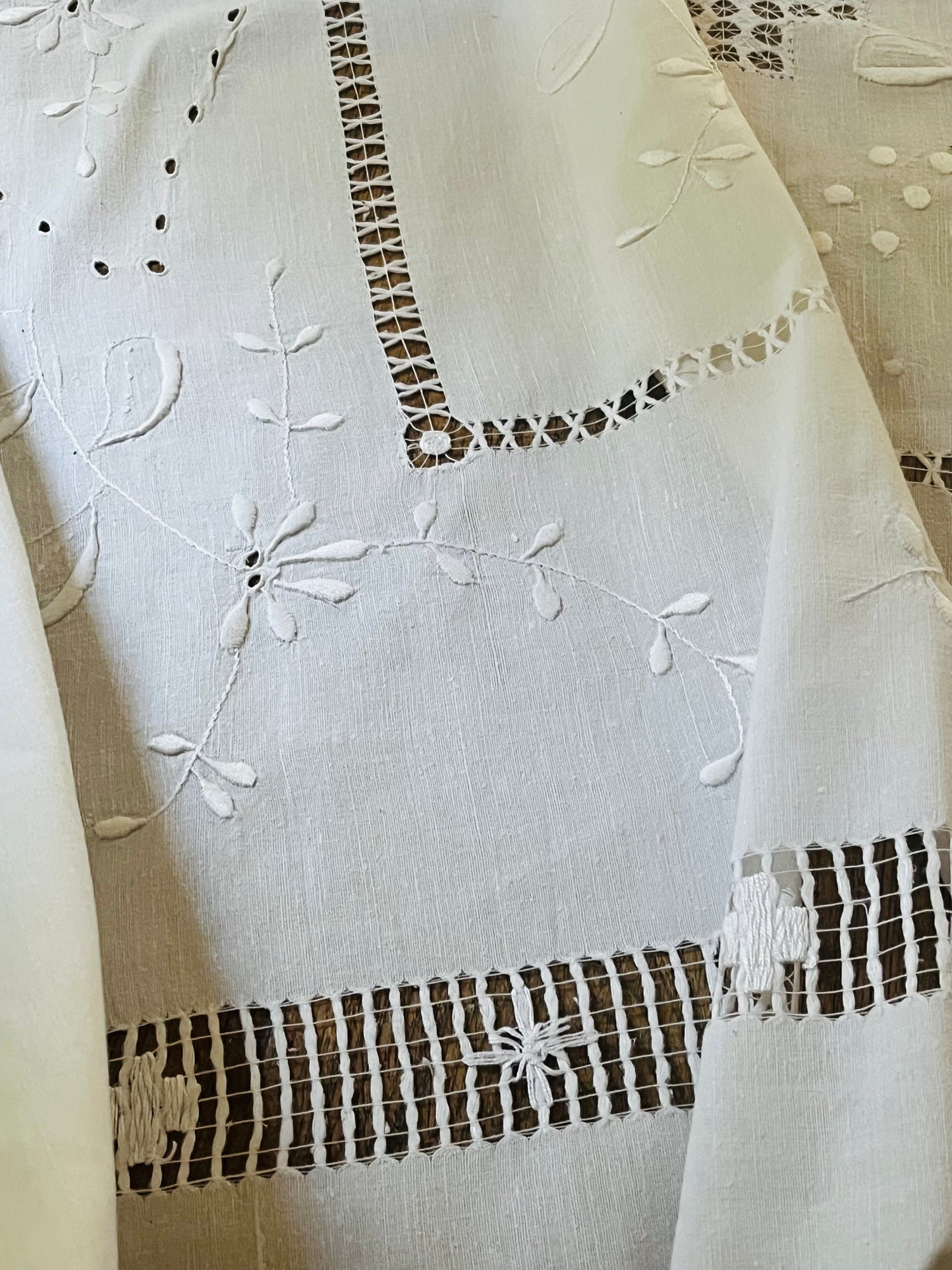 Riesin: fantastische Leinendecke mit viel Handarbeit aus Frankreich