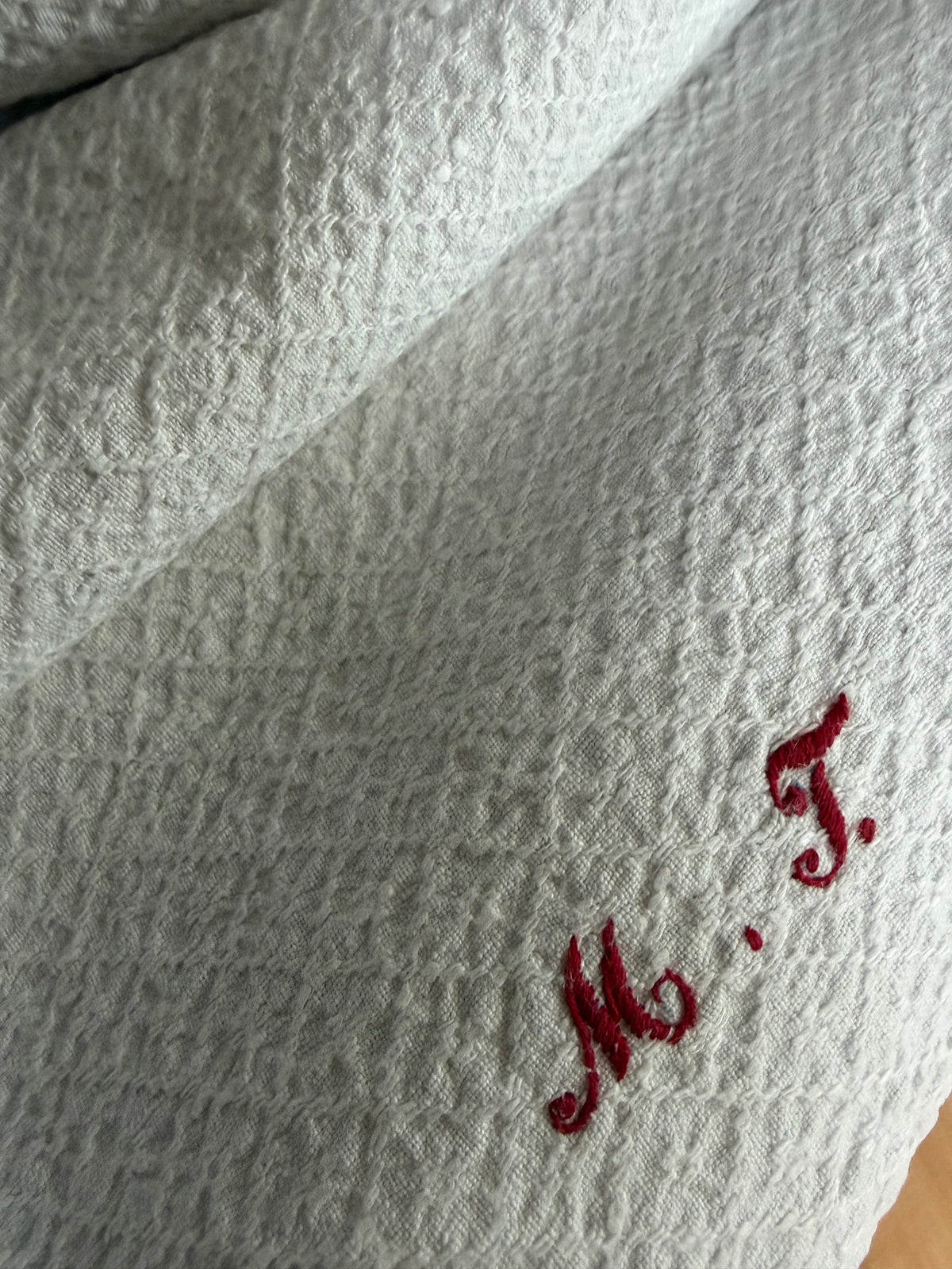 Top XXL Tuch mit Rautenmuster und Monogramm 125 x 45