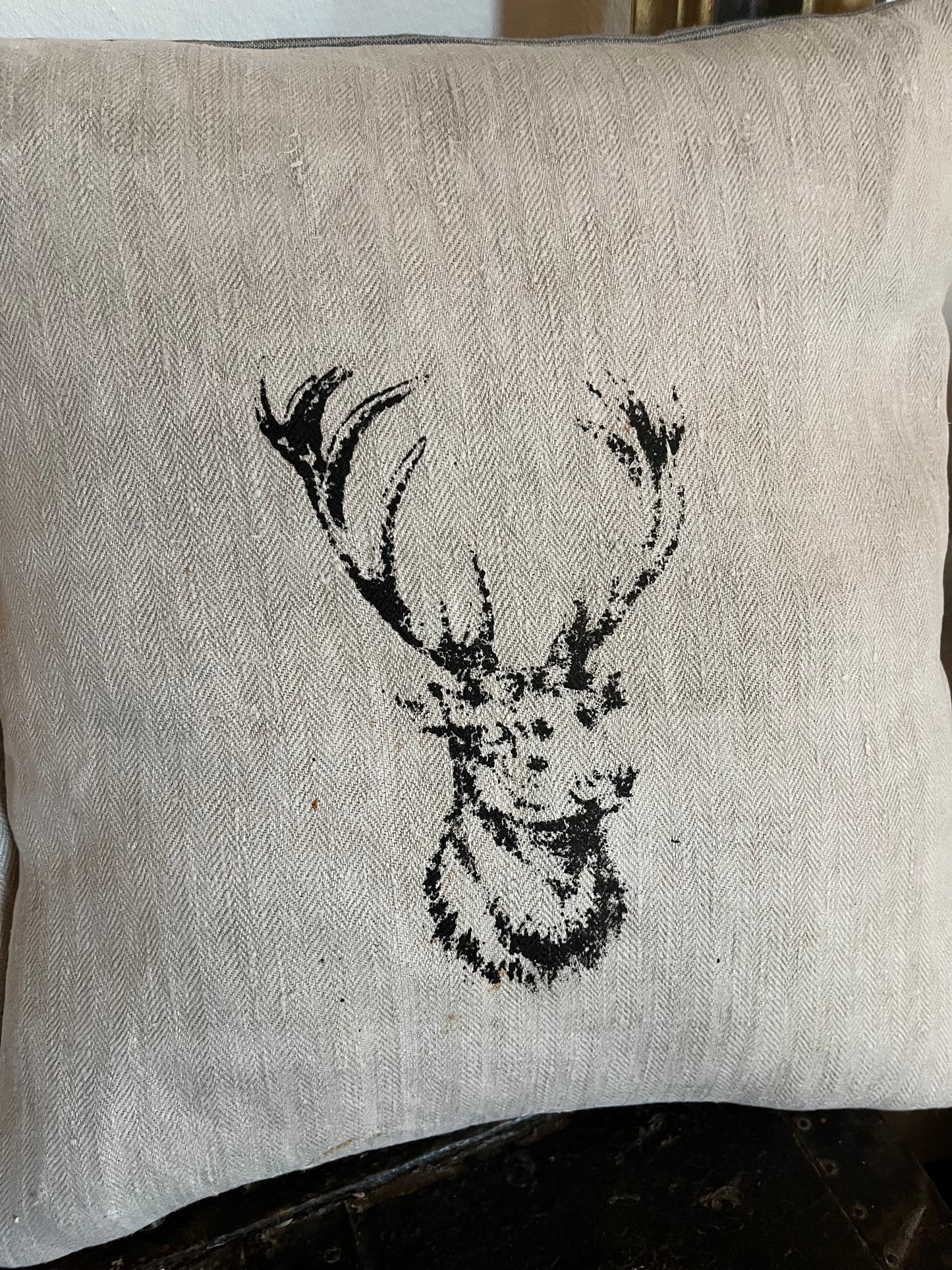 Hirsch auf Leinen  - 40 x 40 Kissen