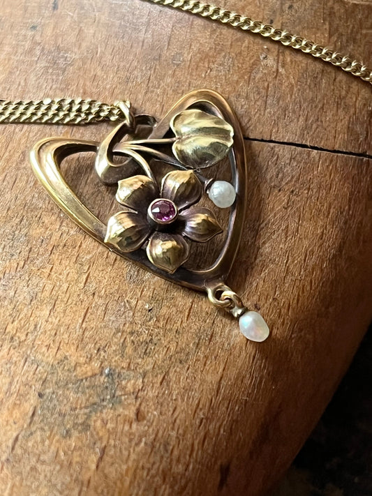 Zarte Goldkette aus dem Jugendstil