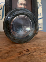 Laden Sie das Bild in den Galerie-Viewer, Schwerer alter Bierhumpen aus mundgeblasenem Glas um 1920
