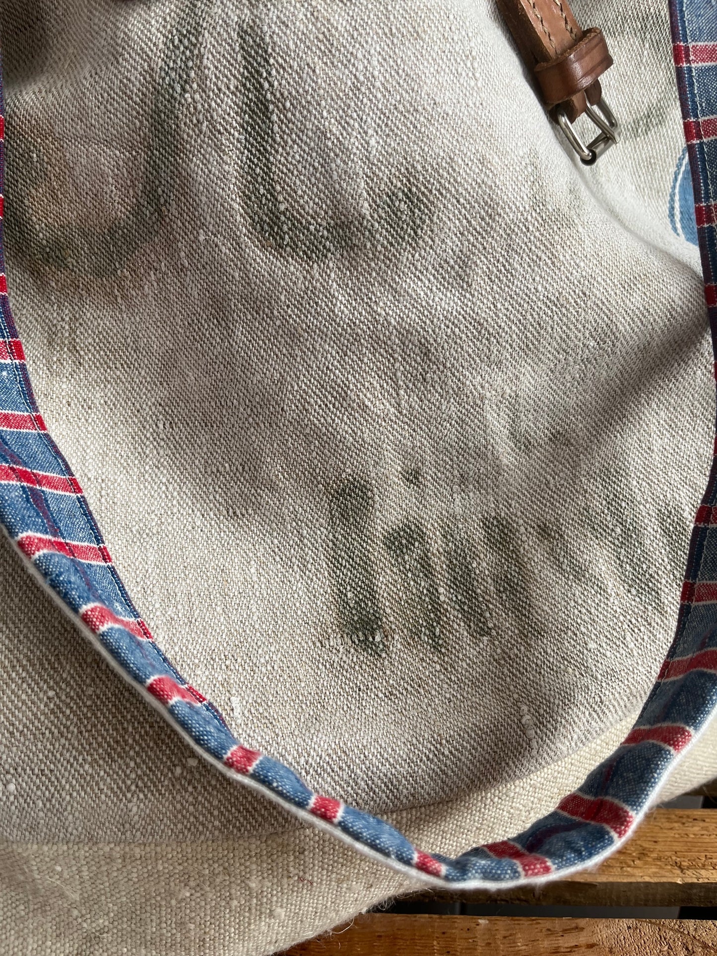 Very Vintage: Große Tasche aus altem Leinensack mit Streifen, Blüten und Aufschrift