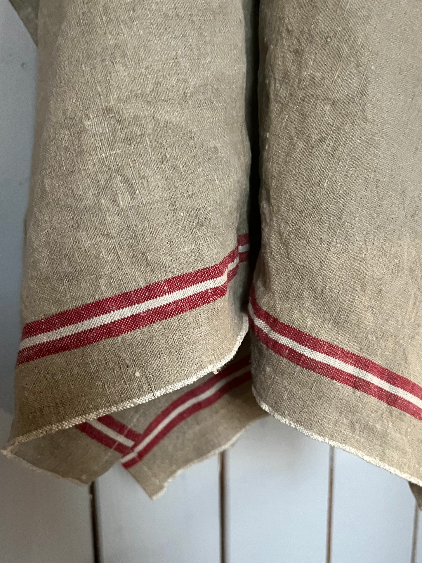 Großes Leinentuch mit rot/weißen Streifen