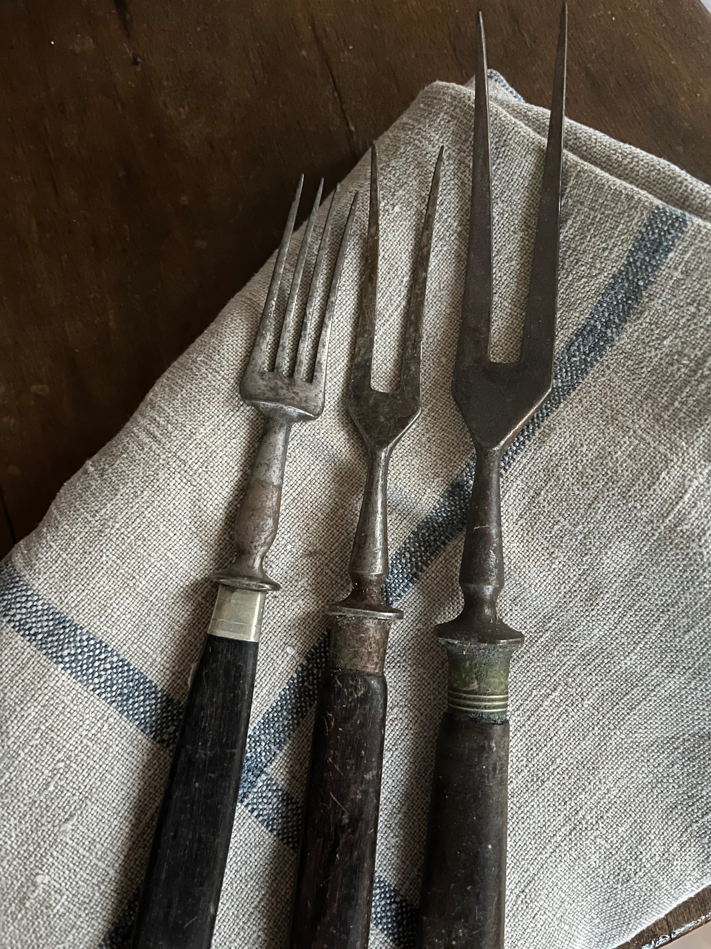 3 seltene antike französische Fleischgabeln  - sehr alt, sehr urig, groß