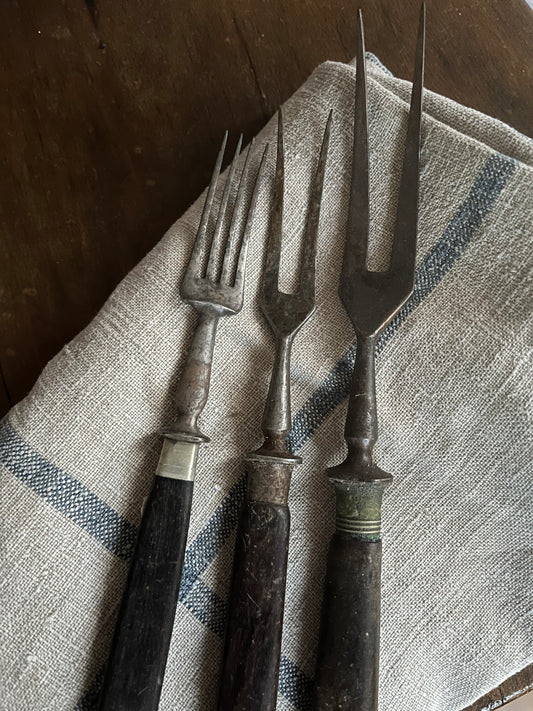 3 seltene antike französische Fleischgabeln  - sehr alt, sehr urig, groß
